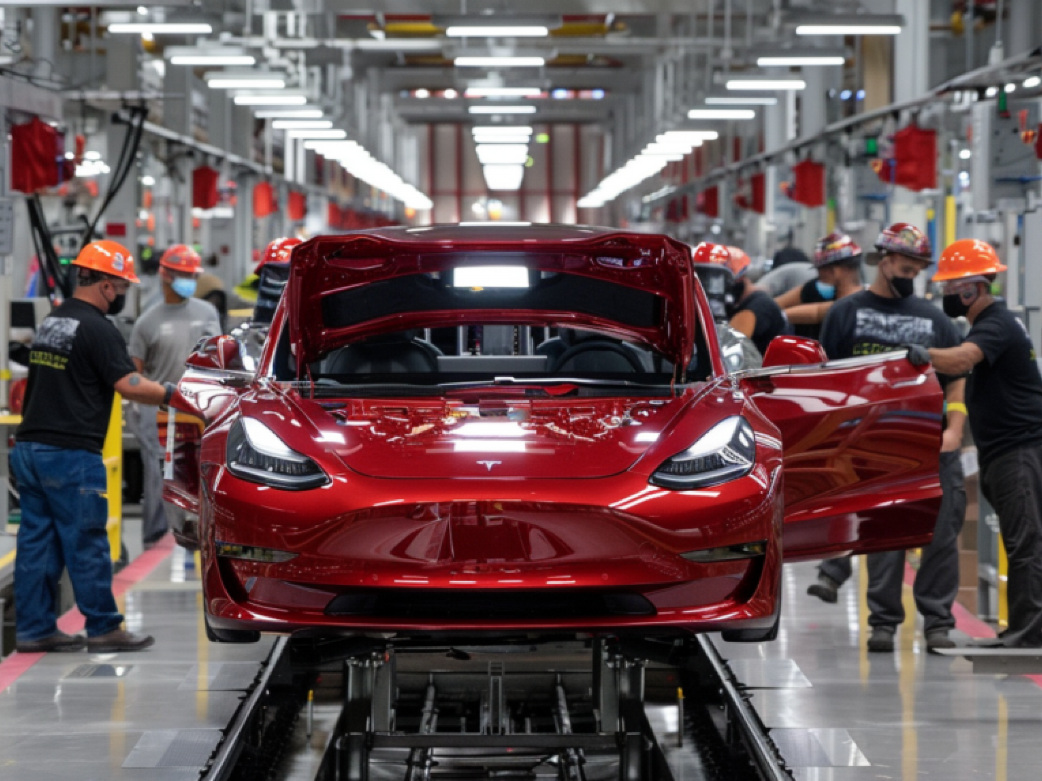  tesla-lays-off-more-employees-over-weekend-report 