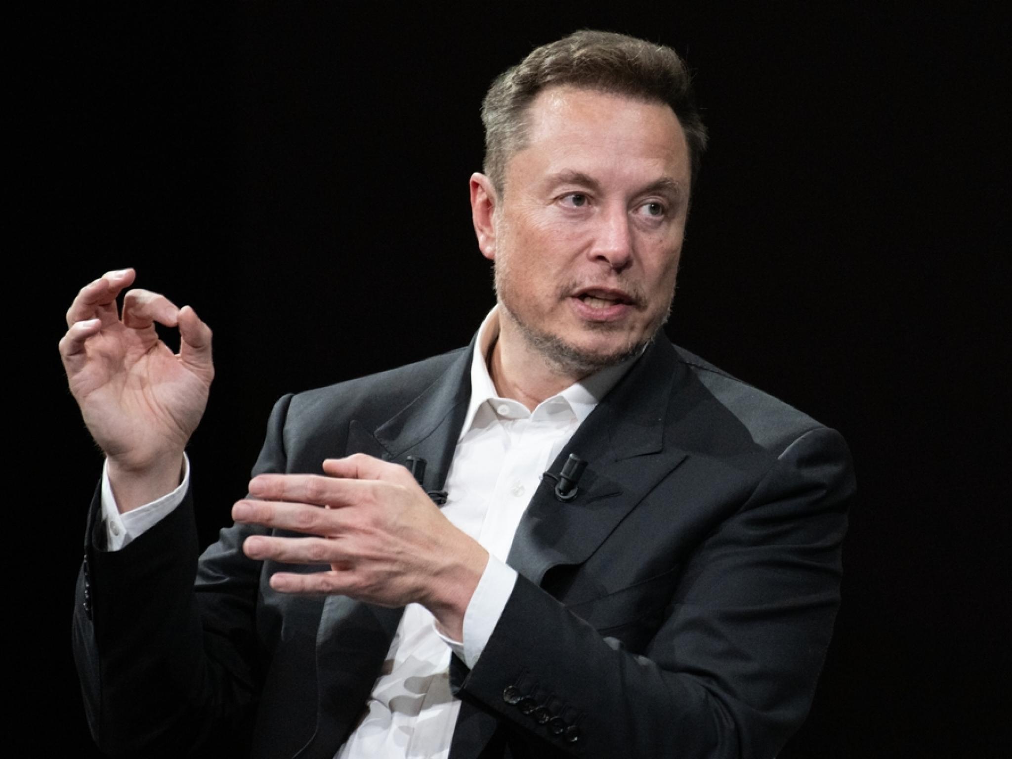  tesla-ceo-elon-musk-draws-parallel-between-netflixs-decision-to-focus-on-streaming-over-renting-dvds-to-ev-maker-doubling-down-on-vehicle-autonomy 