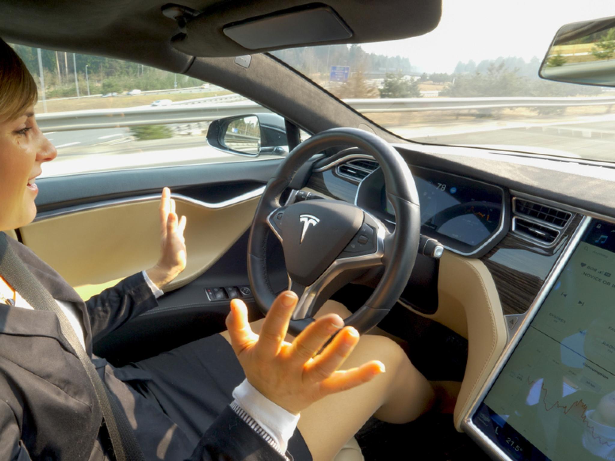  tesla-told-to-face-autopilot-lawsuit-in-the-wake-of-safety-probes--report 