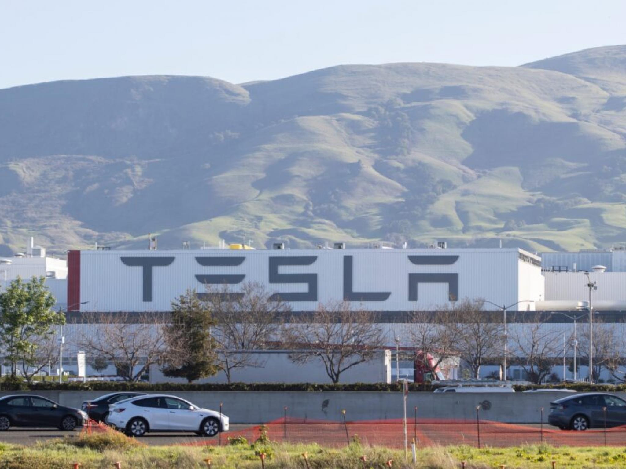  blaze-at-teslas-fremont-factory-quickly-contained-no-injuries-reported 