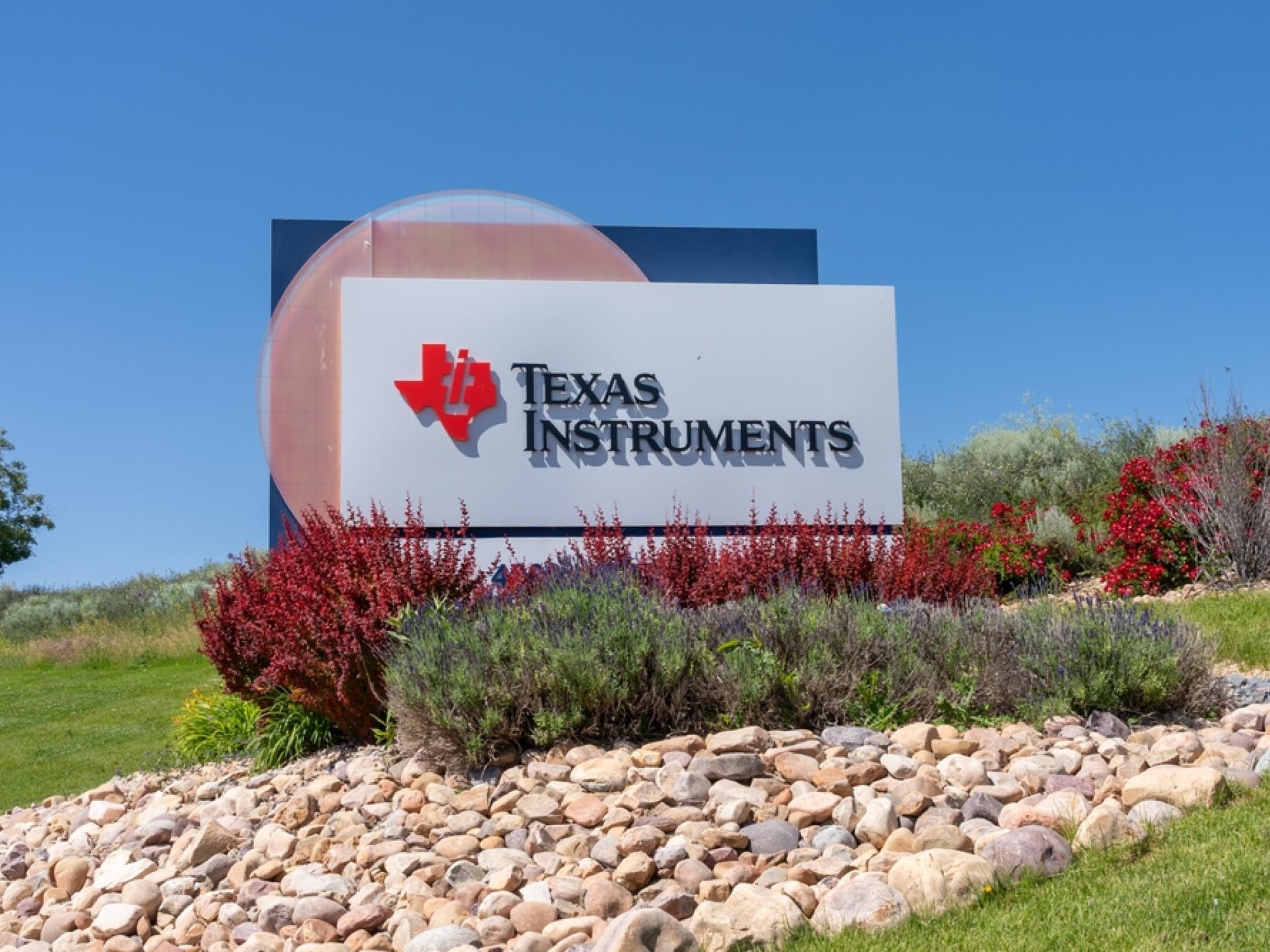  whats-going-on-with-texas-instruments-stock-after-activist-elliott-bags-25b-stake 
