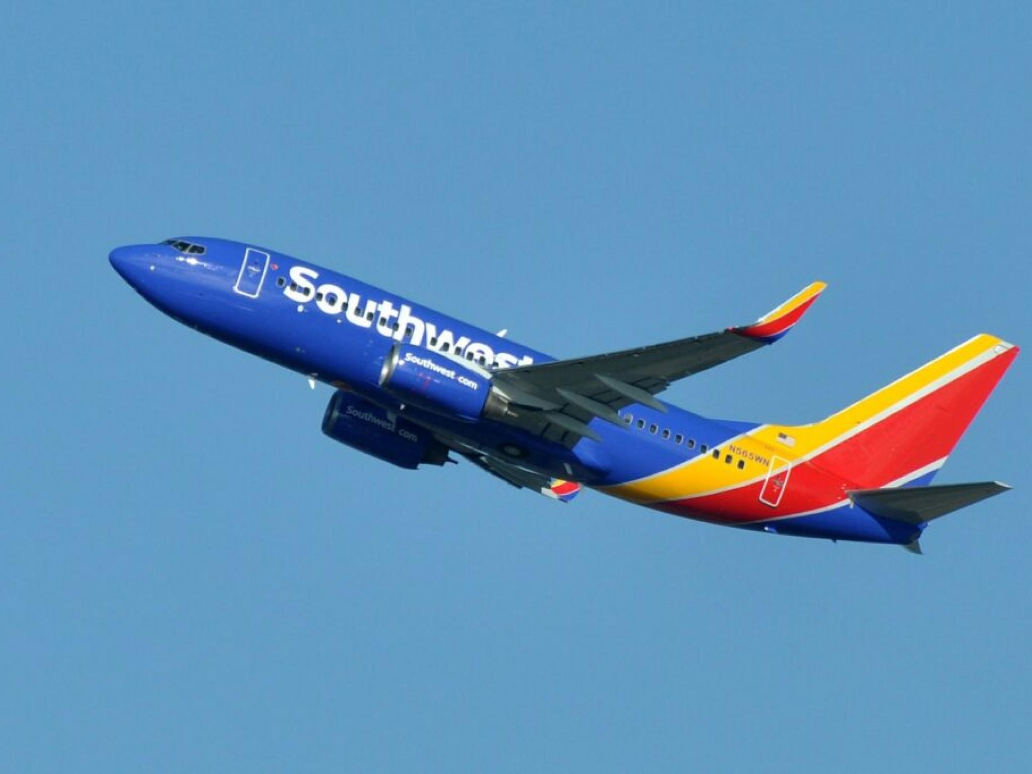  southwest-airlines-boeing-737-max-encounters-dutch-roll-mid-flight-prompting-faa-investigation 