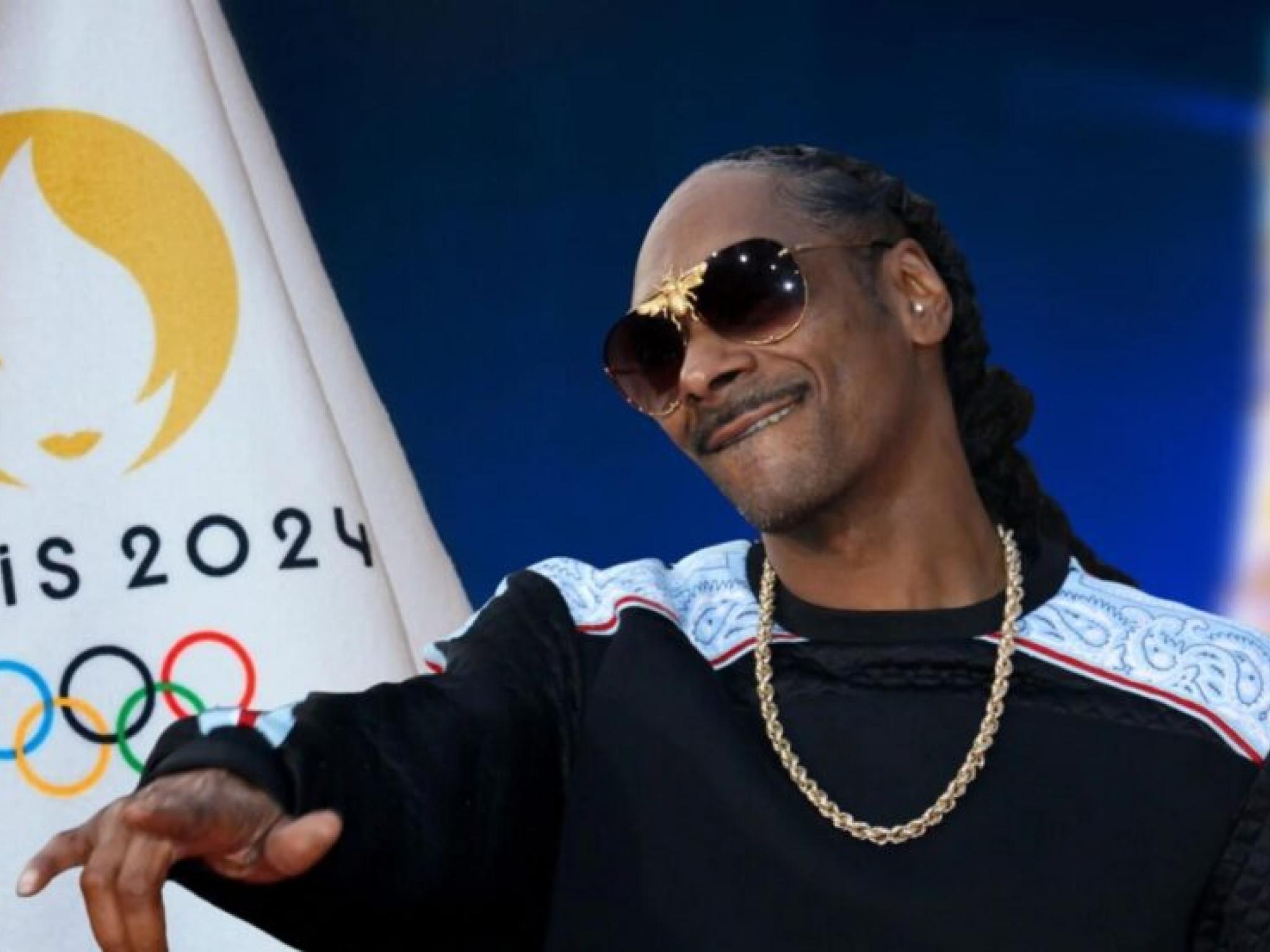  snoop-dogg-isnt-worried-weed-is-illegal-in-france-as-he-heads-over-to-cover-olympics-with-nbc-im-a-very-legal-guy 