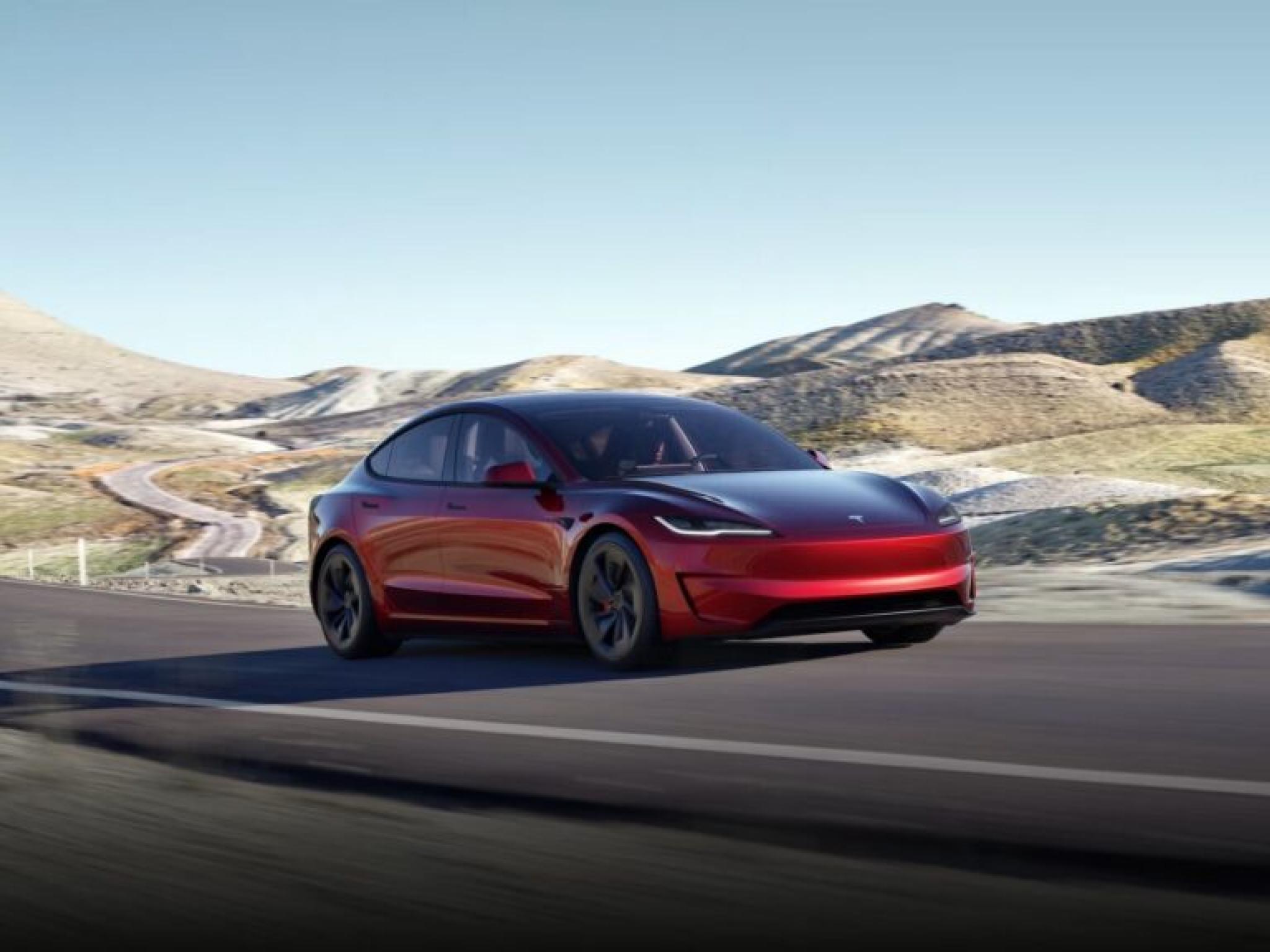  former-tesla-executive-martin-viecha-drives-home-absurdly-fast-model-3-performance-with-fsd-after-considering-rival-ev-models-premium-sedan-thats-porsche-fast 