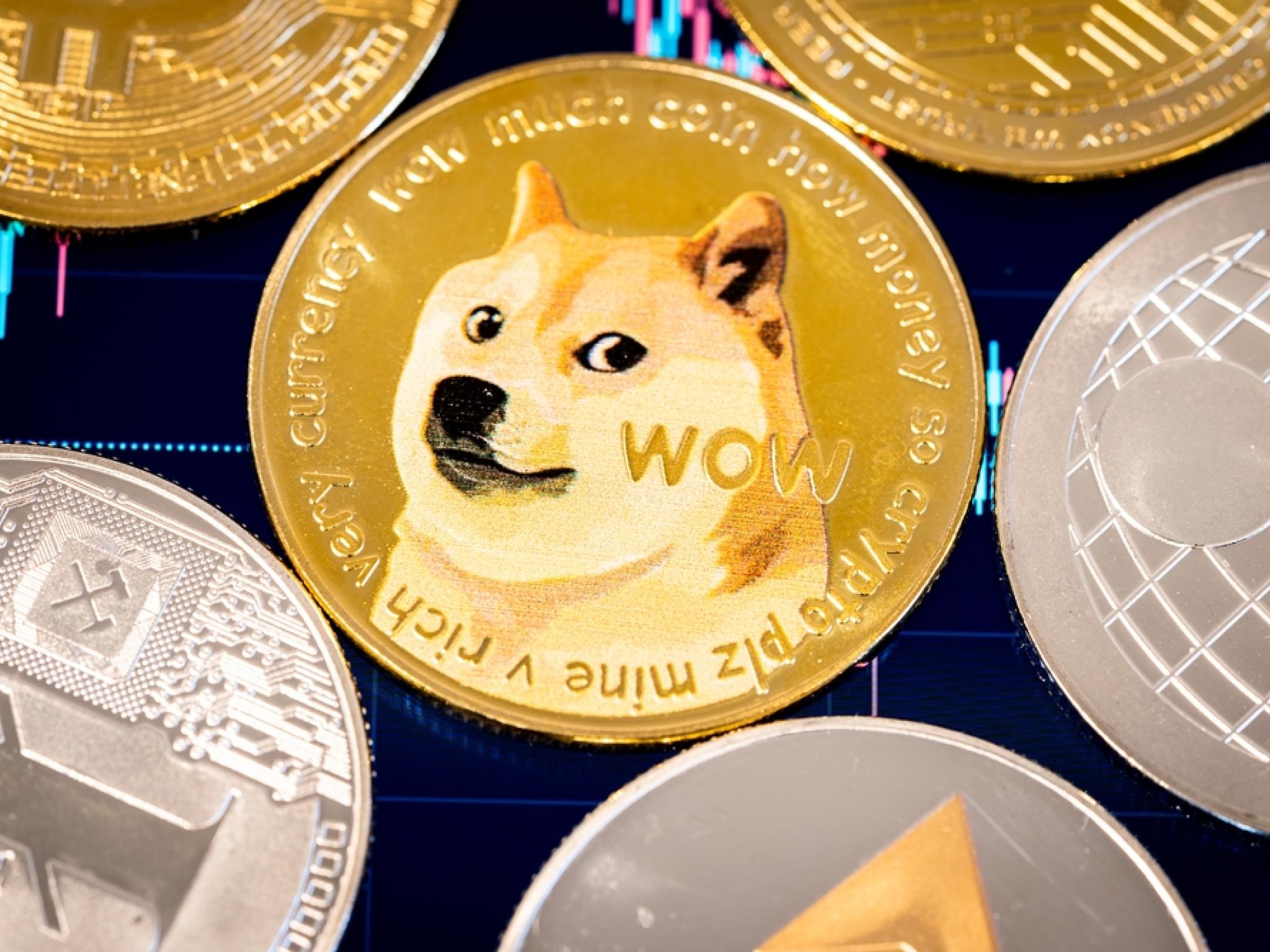 dogecoin-dumps-as-whales-move-400-million-coins-trader-predicts-next-will-be-a-huge-rebound 