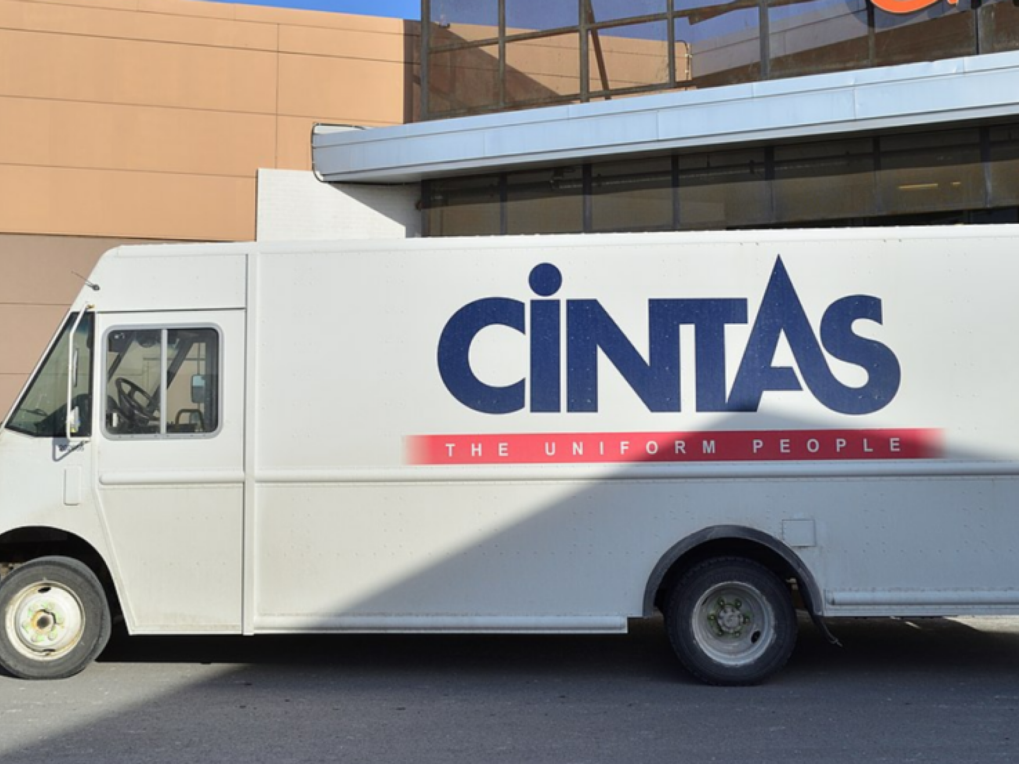  cintas-beats-expectations-with-strong-q4-earnings-sets-ambitious-fy25-revenue-target 