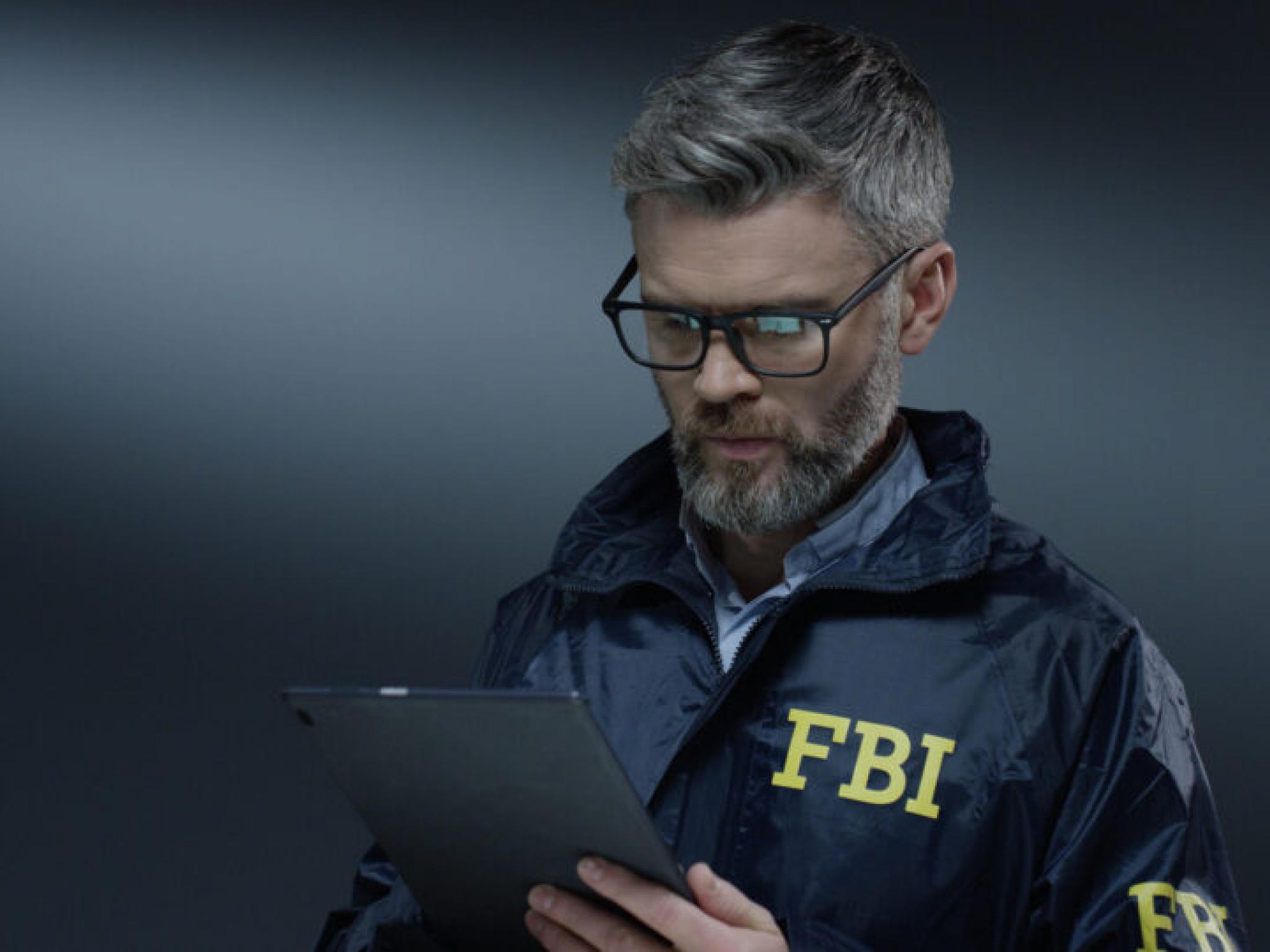 인기 유튜버 마크 브라운리, FBI 방문 이유 공개... 399달러짜리 안드로이드폰과 연관