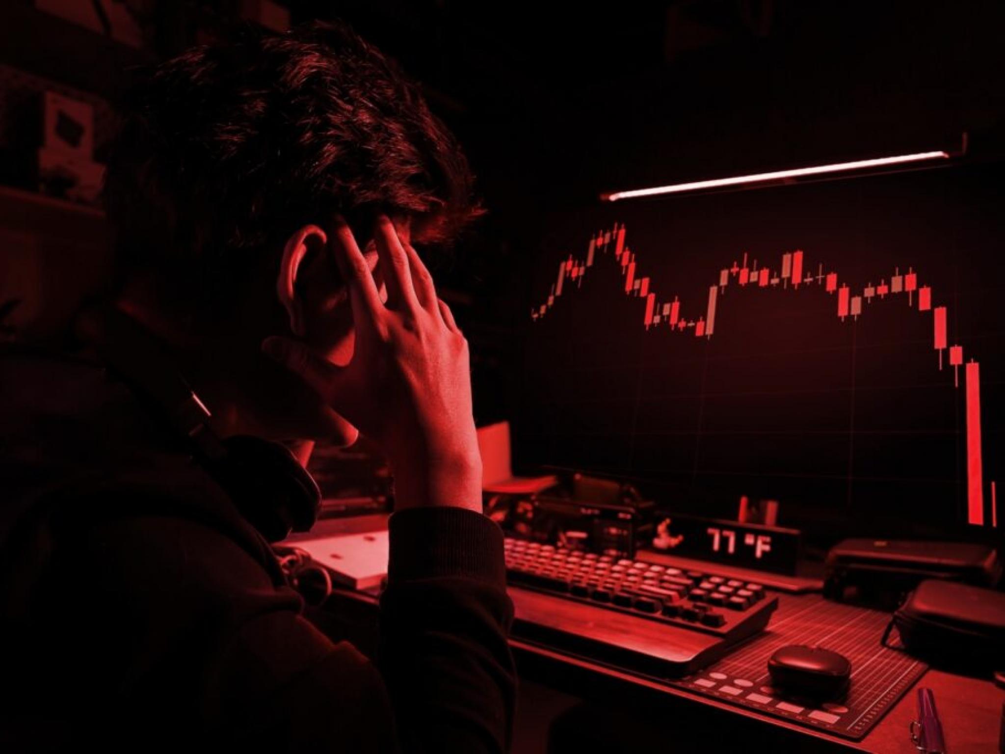 마켓와이즈 CEO 사임에 주가 25% 폭락... `피트불에게 햄 샌드위치 나누기` 같았던 회사 매각 협상