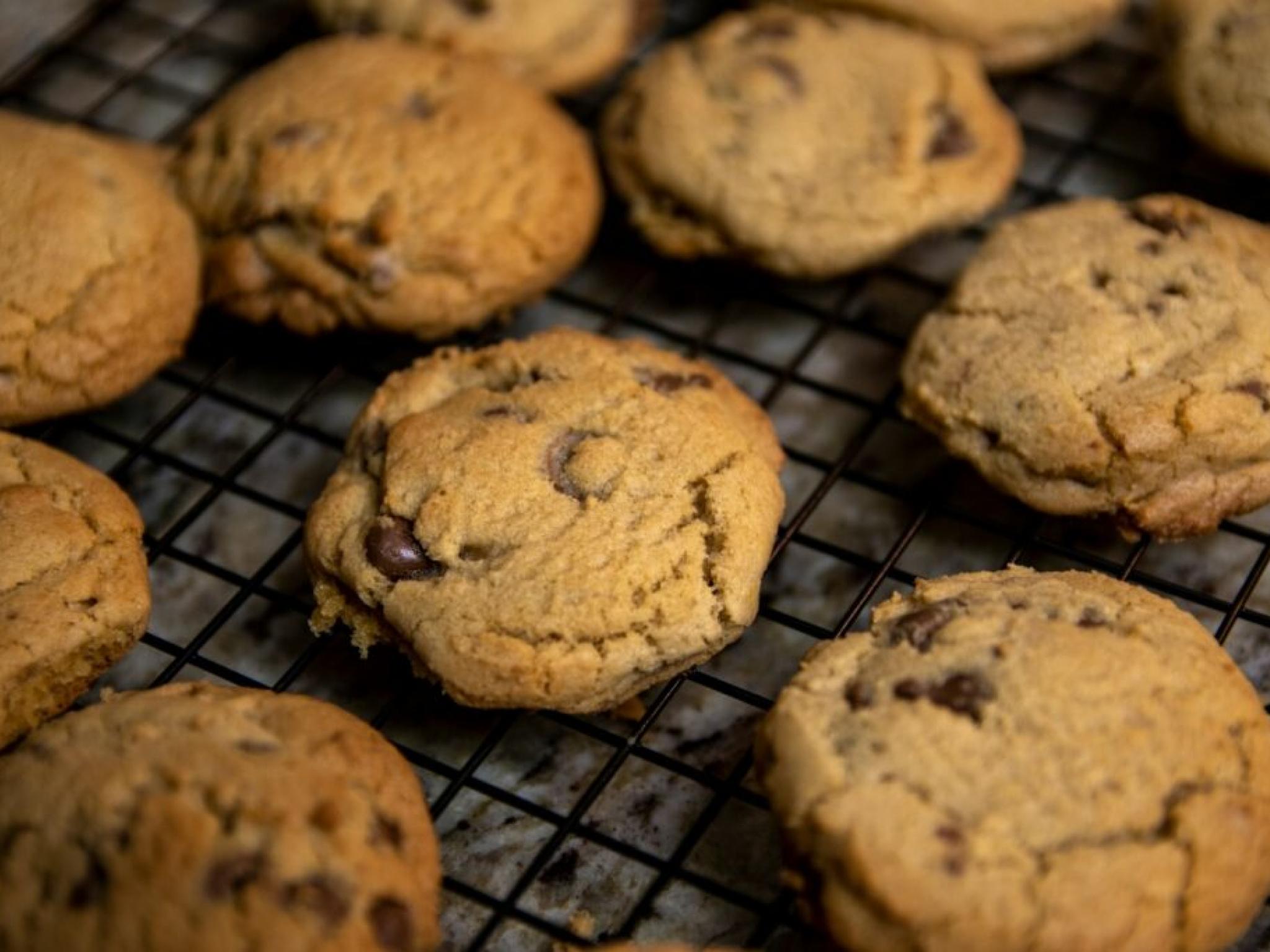  wallace-wally-amos-founder-of-famous-amos-cookie-empire-and-literacy-advocate-dies-at-88 