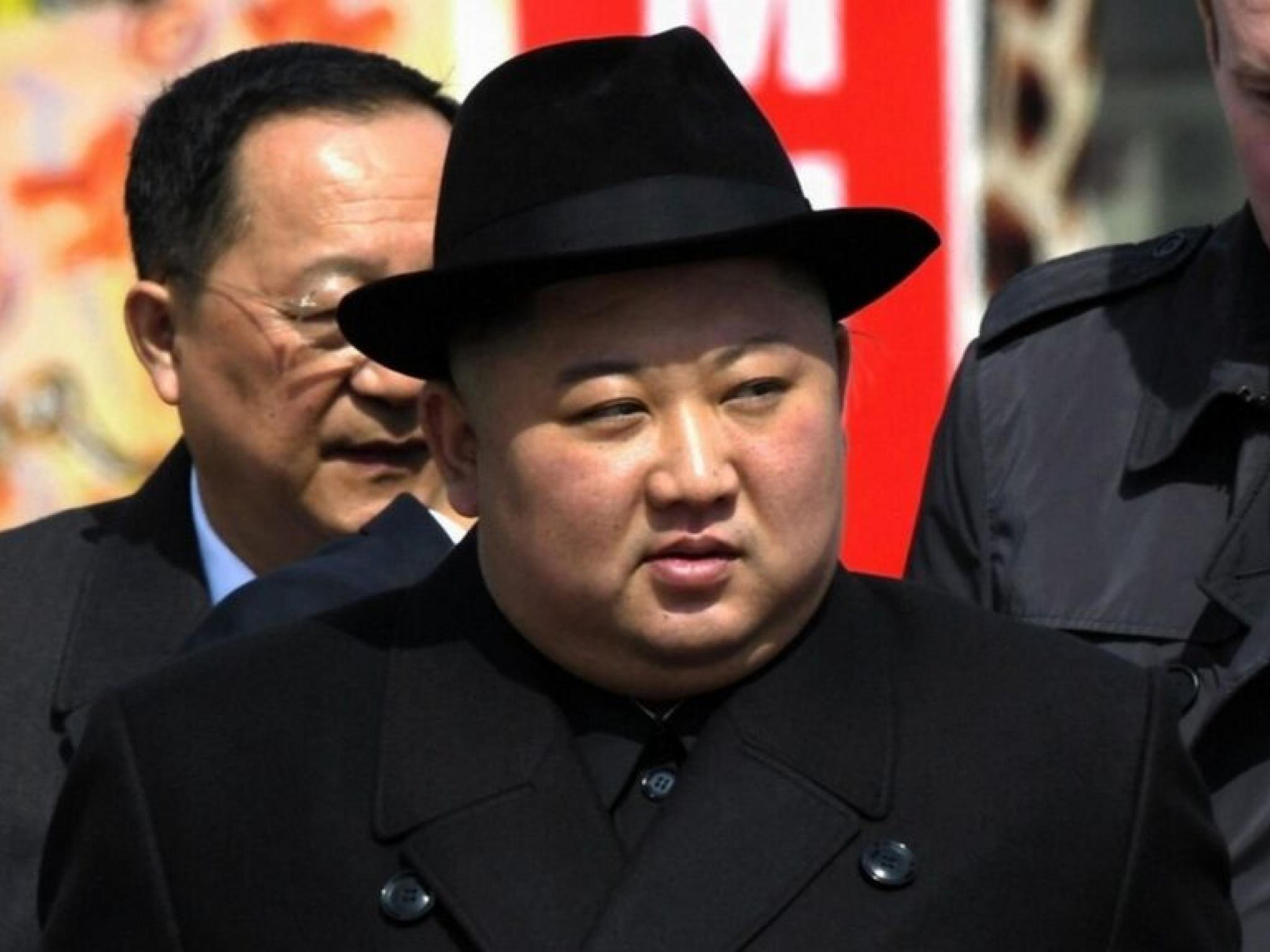 김정은, 북한판 `자폭 드론` 시험 성공 참관... AI 탑재 주문