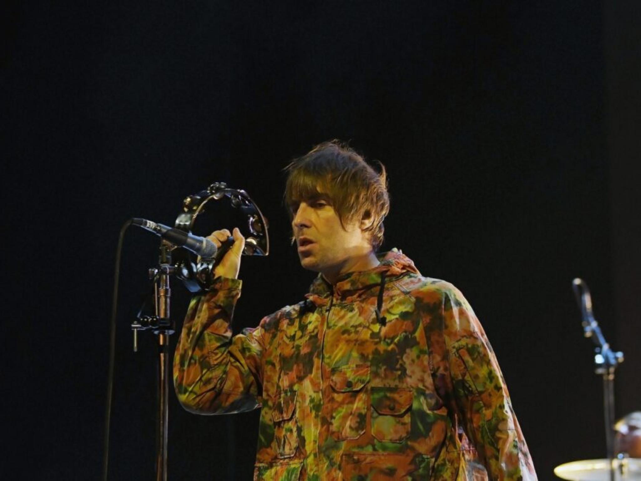  oasis-fans-rejoice-today-is-gonna-be-the-day-rockers-reunite-after-15-year-family-feud 