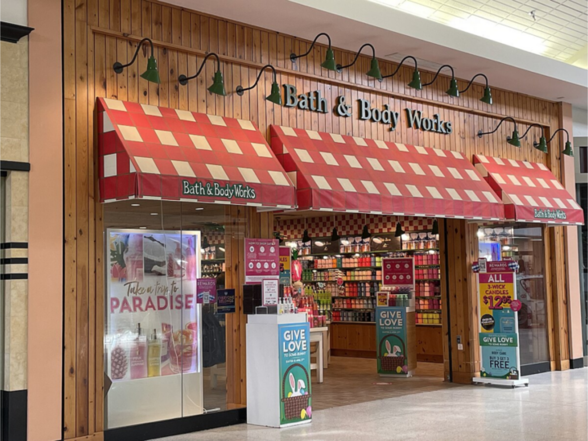  bath--body-works-q2-eps-manages-to-beat-but-sales-stumble--ceo-promises-to-navigate-retail-storms 