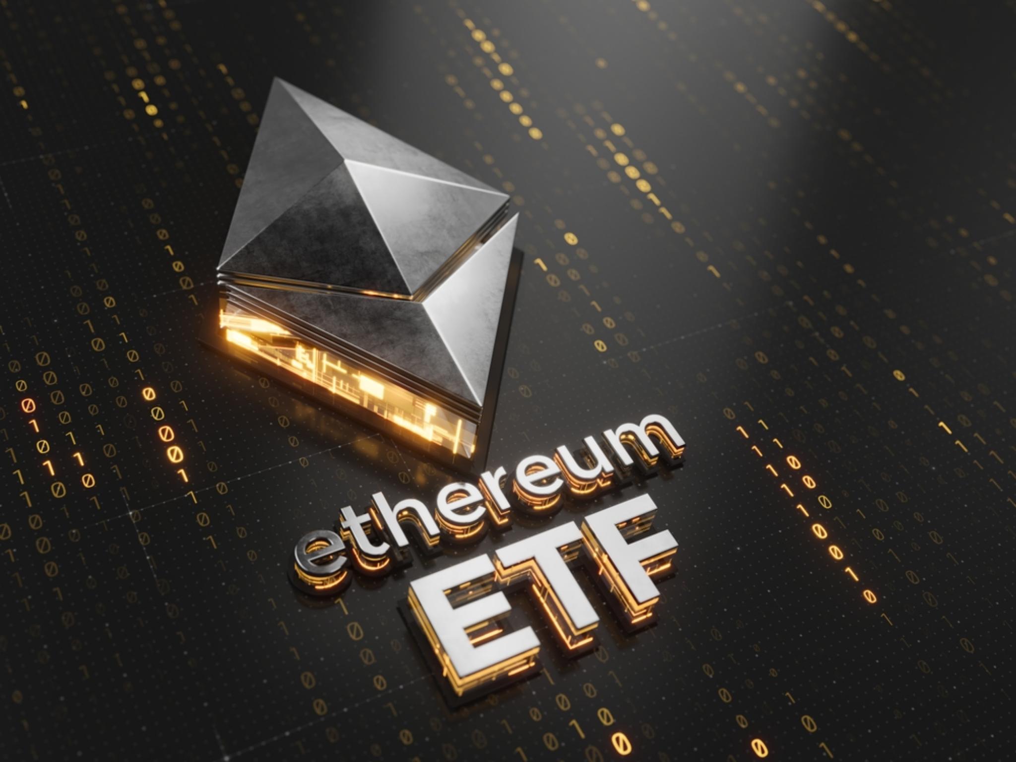  donald-trumps-pro-bitcoin-stance-influenced-ethereum-etf-approval-analyst-posits 