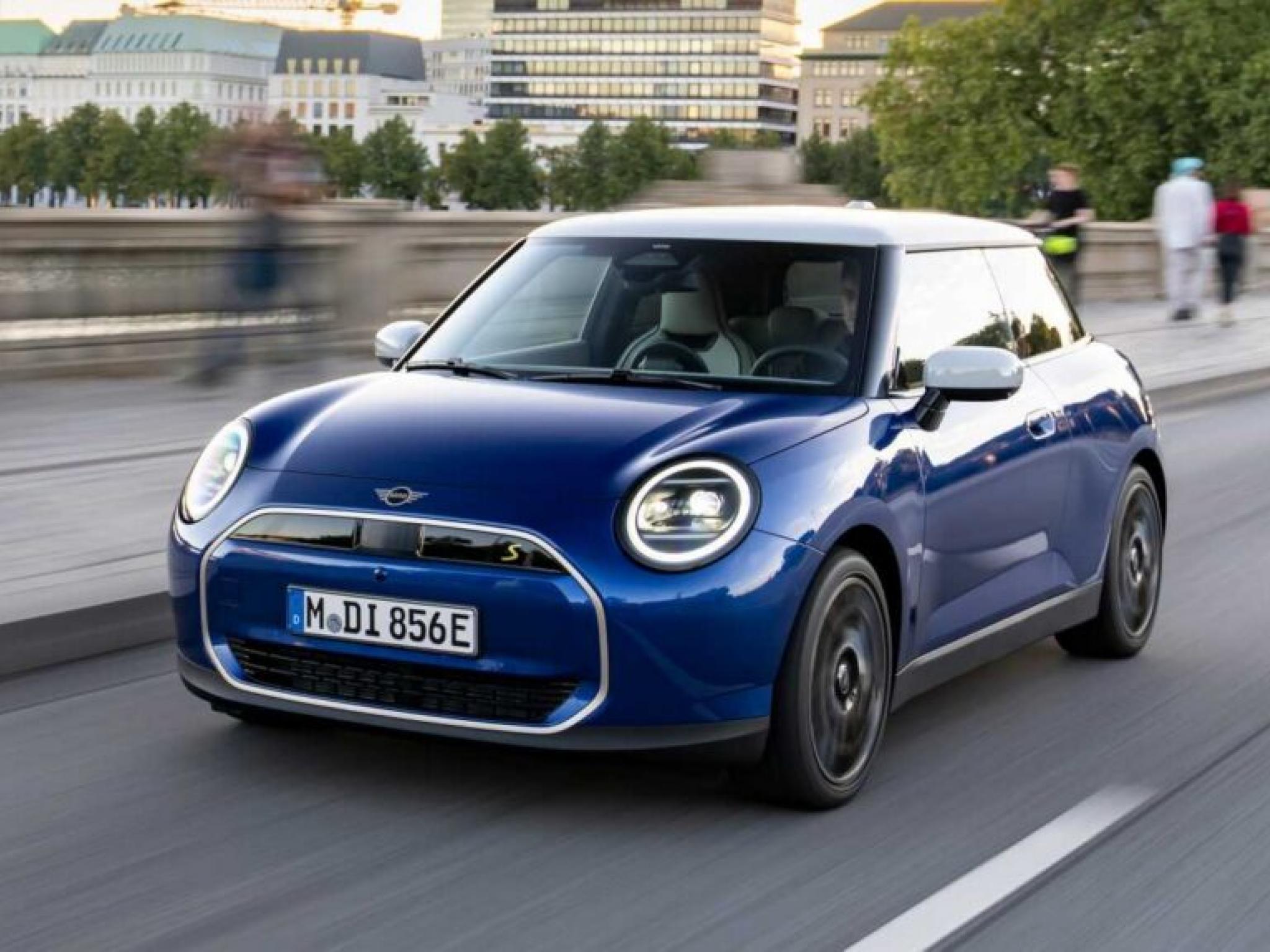  bmw-recalls-over-140k-mini-cooper-se-electric-vehicles-globally-due-to-battery-overheating-risks 