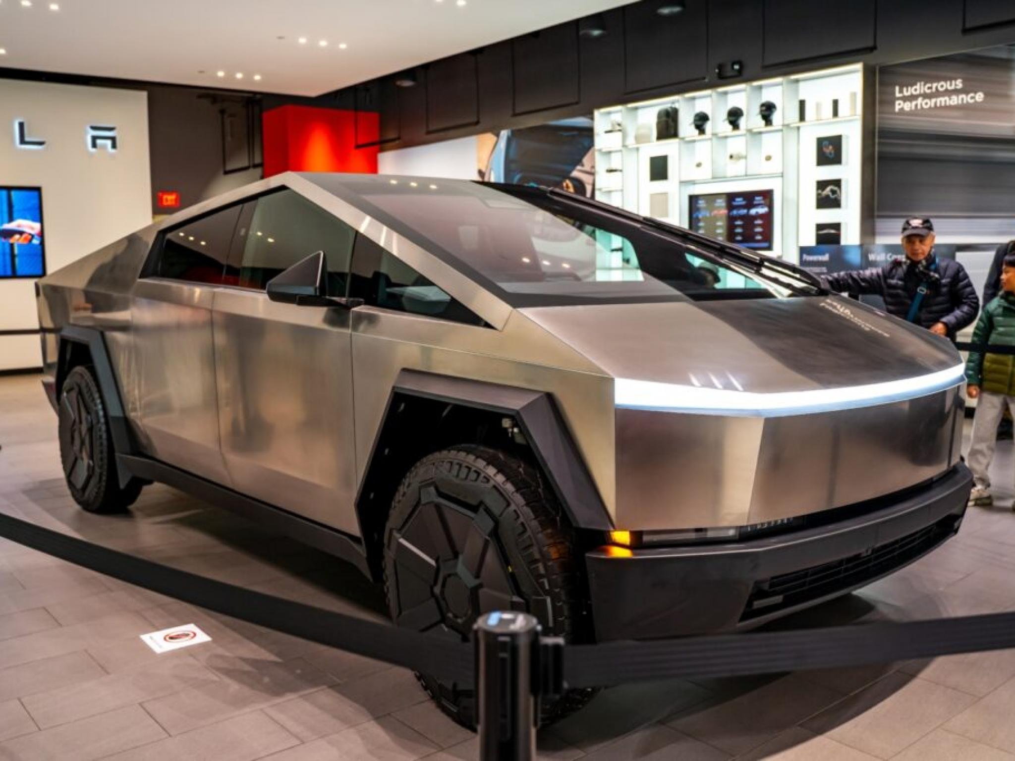  teslas-cybertruck-sales-in-july-nearly-matched-those-of-all-over-ev-trucks-combined-report 