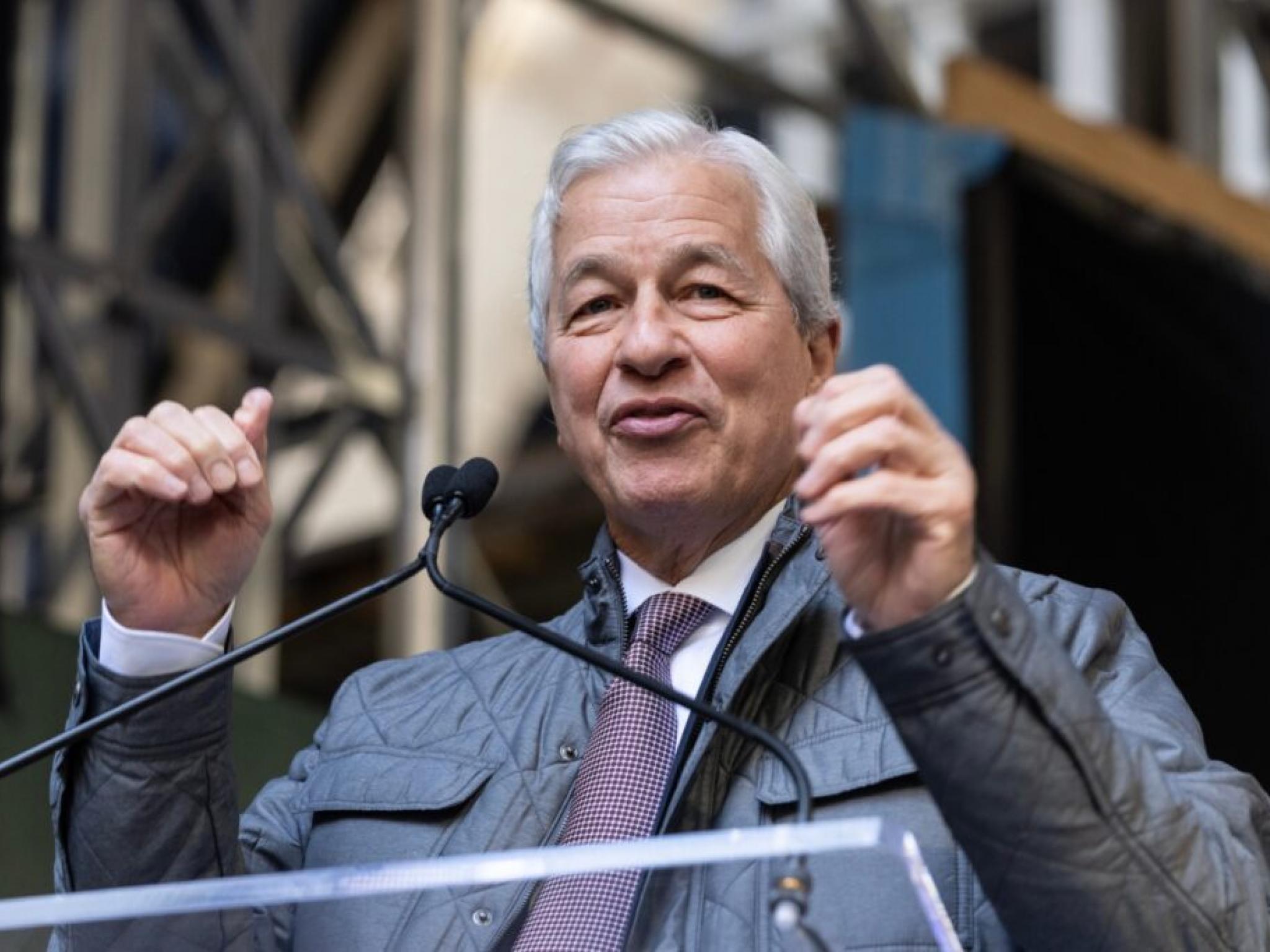  jamie-dimon-says-jpmorgan-is-likely-one-of-the-bigger-users-of-blockchain-technology-but-calls-cryptocurrencies-a-pet-rock 