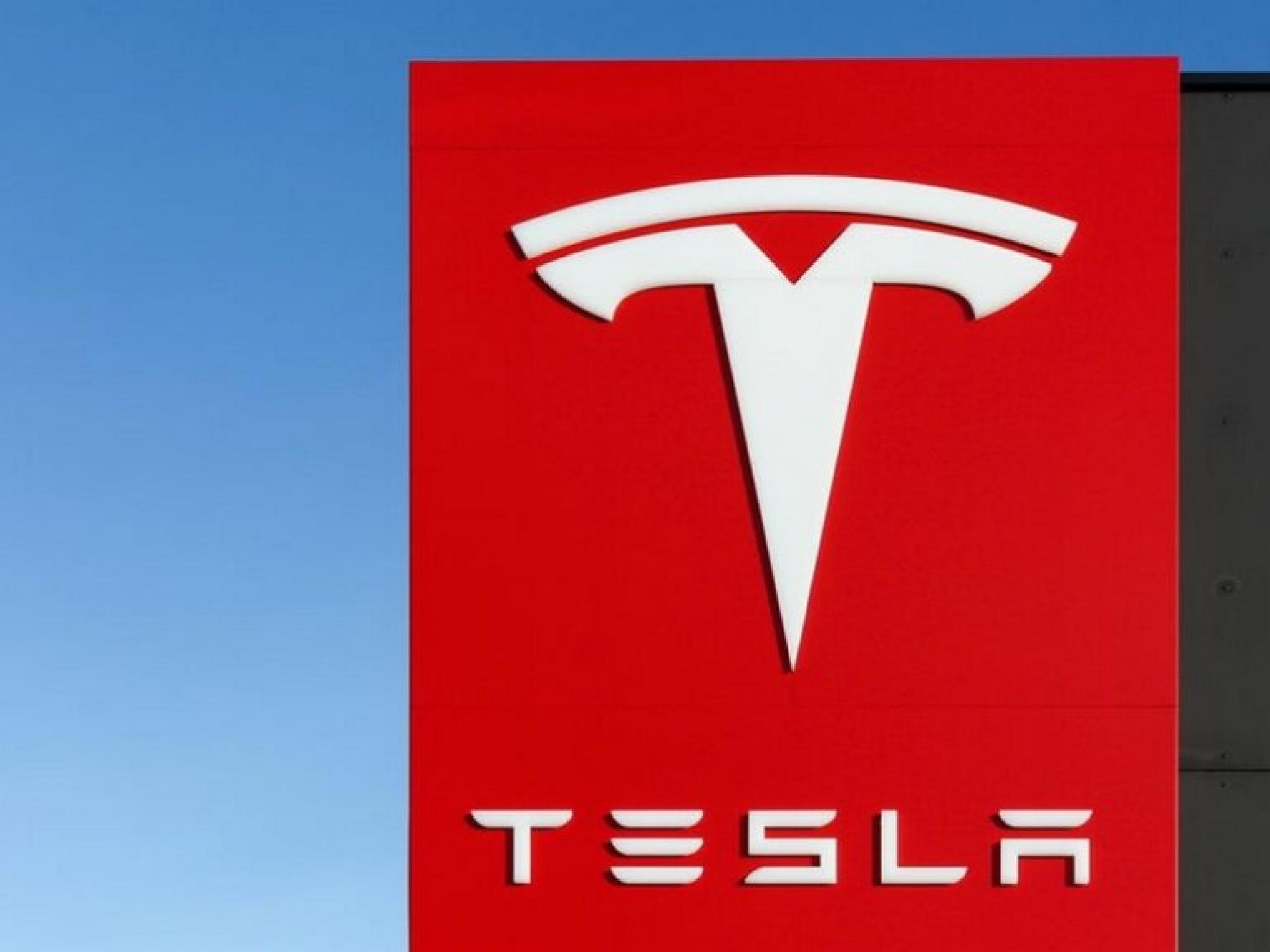  tesla-bull-explains-why-elon-musks-xai-is-critical-to-ev-makers-autonomous-ambitions 