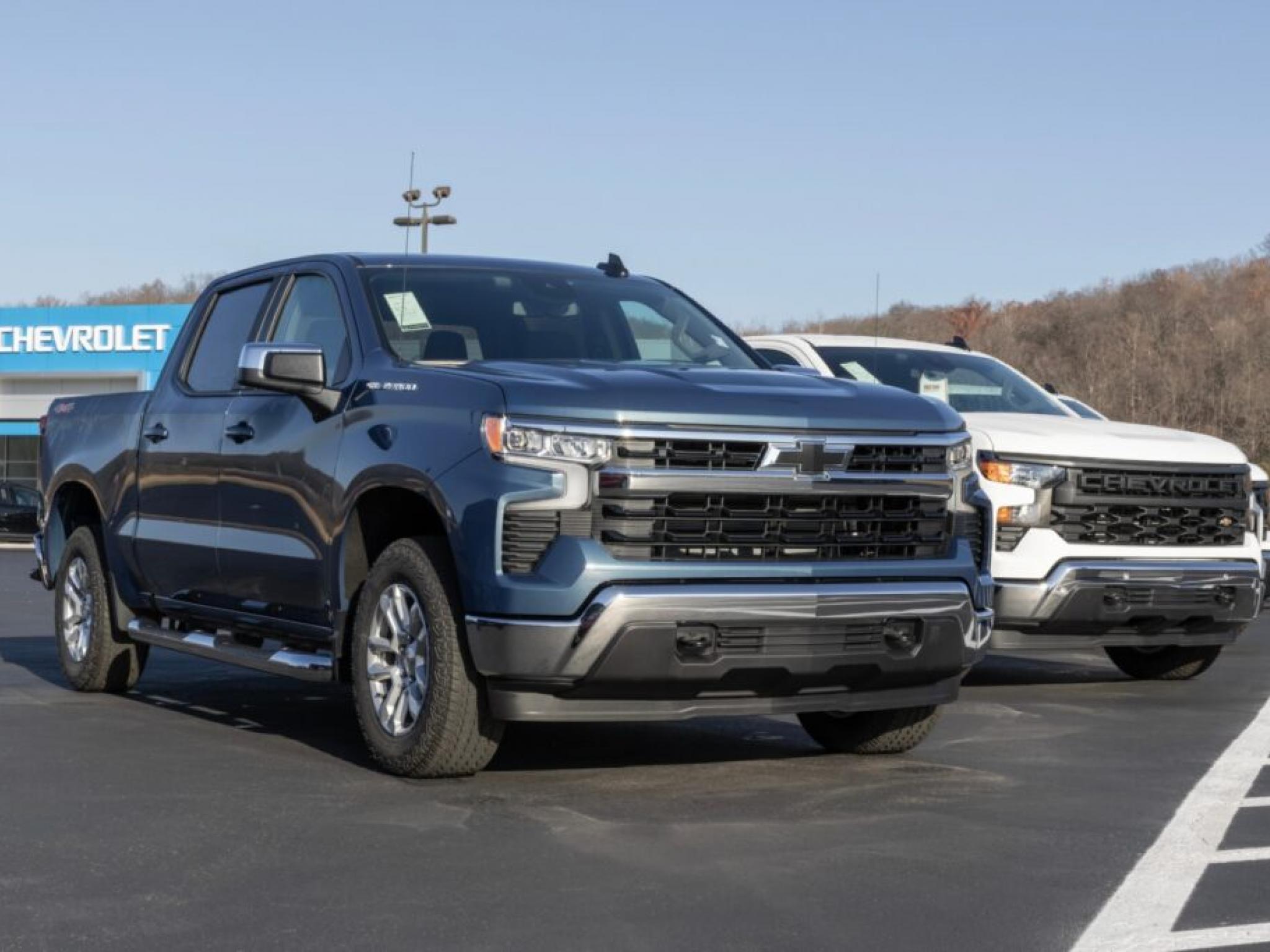 GM, 포드 F-150 라이트닝·테슬라 사이버트럭과 경쟁 위해 실버라도 EV 저가 트림 출시