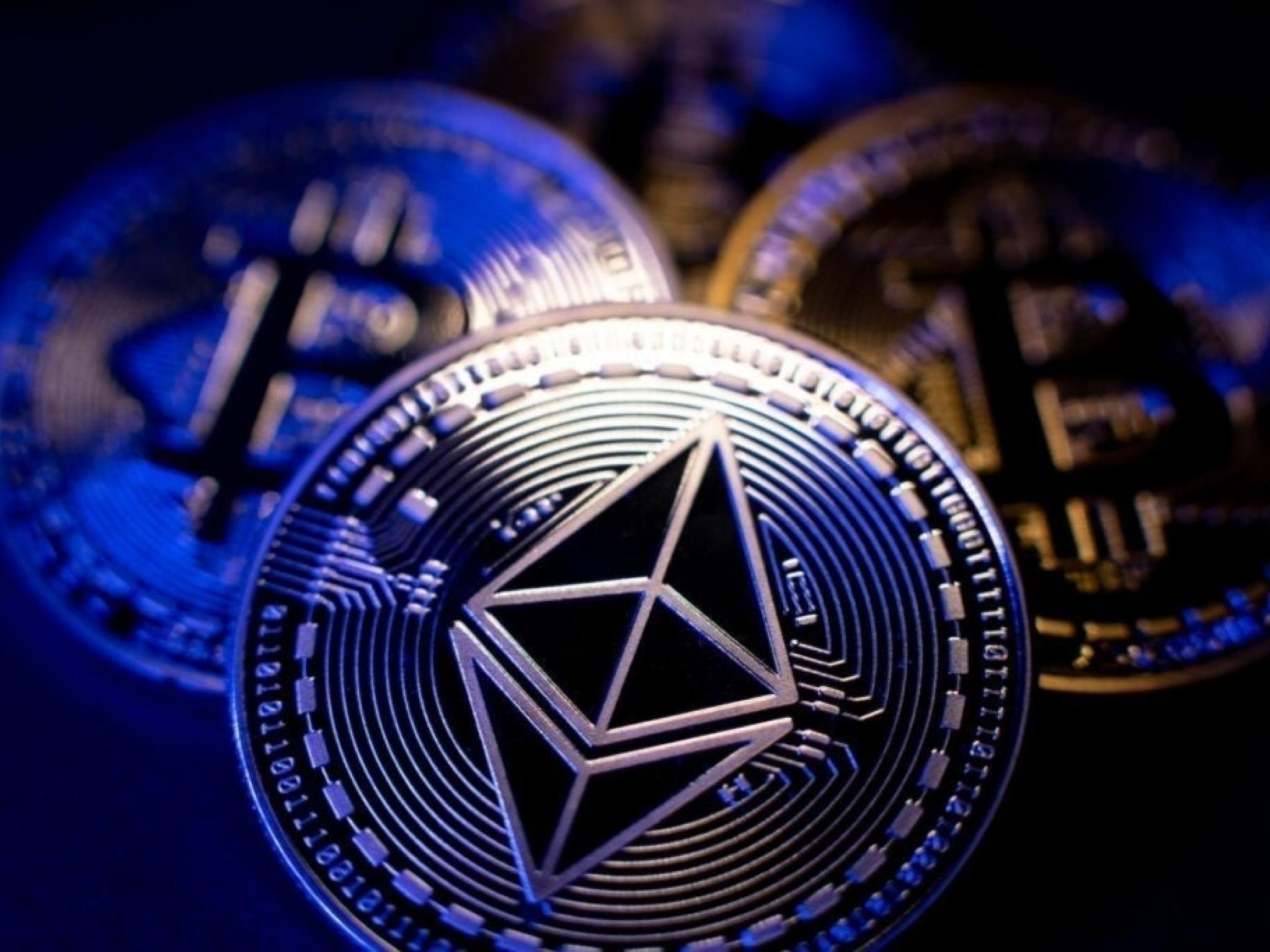 비트코인, 이더리움, 도지코인 ETF 유입 강세에도 약세... 