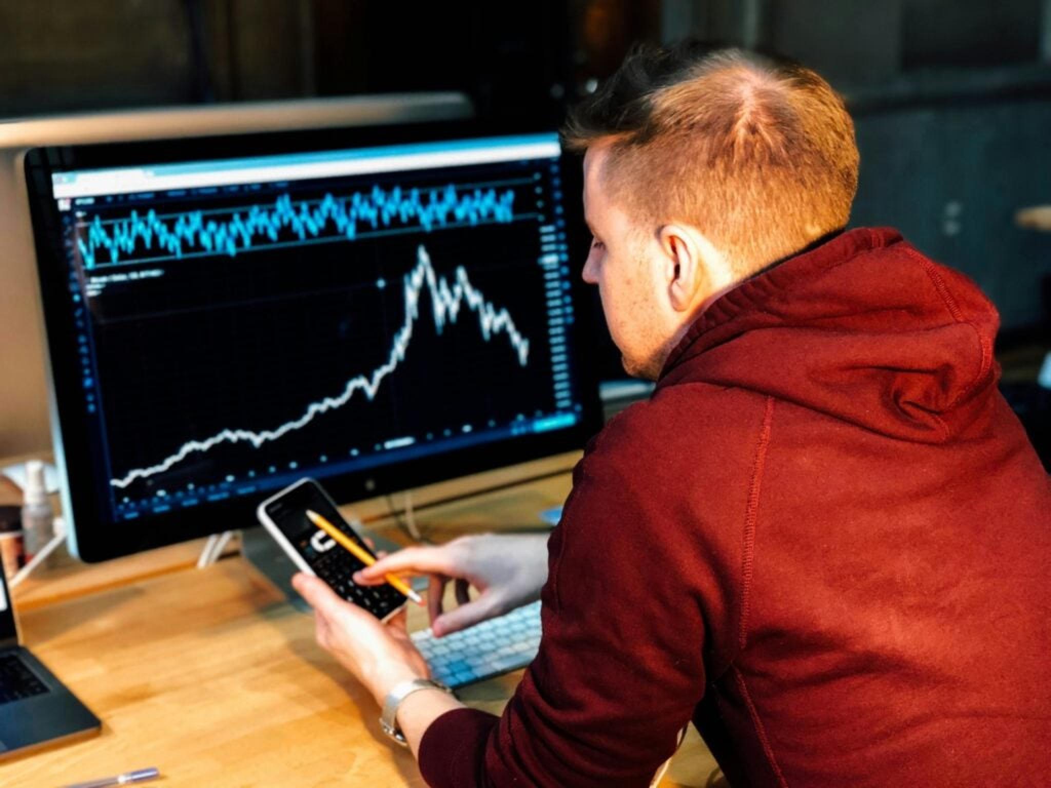 S&P 500 상승세... 필립스 주가 3분기 실적 발표 후 급락