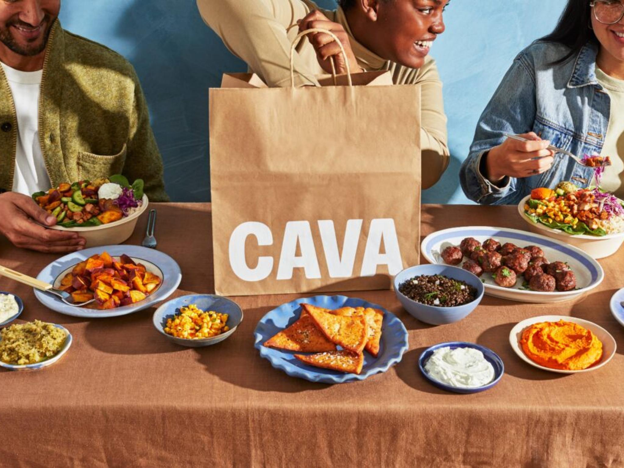 CAVA 주가 수요일 급등... 3분기 실적 전망치 넘었다