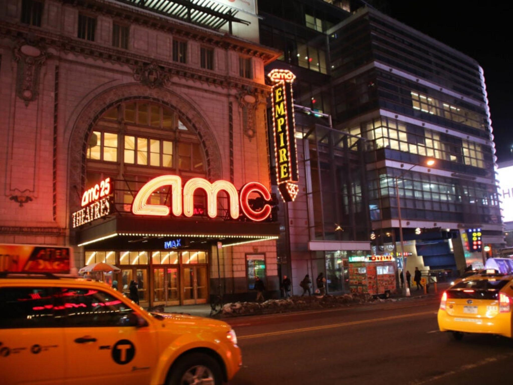 AMC, 추수감사절 앞두고 역대 최고 매출... 주가 급등