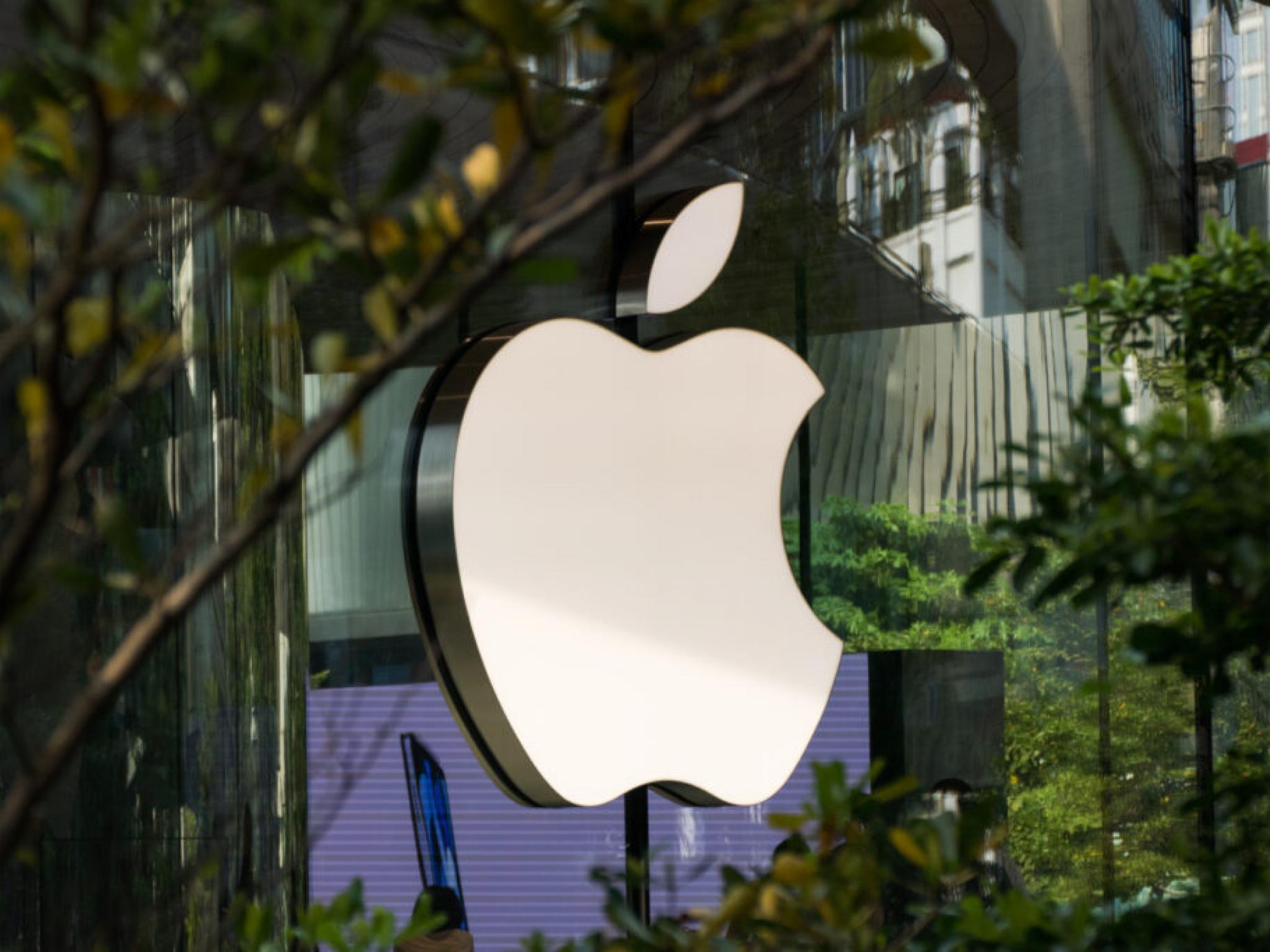iOS 19 기능 지연, 팀 쿡의 트럼프 전략, 에어팟 프로2 보청기 기능... 이번 주 애플 이슈