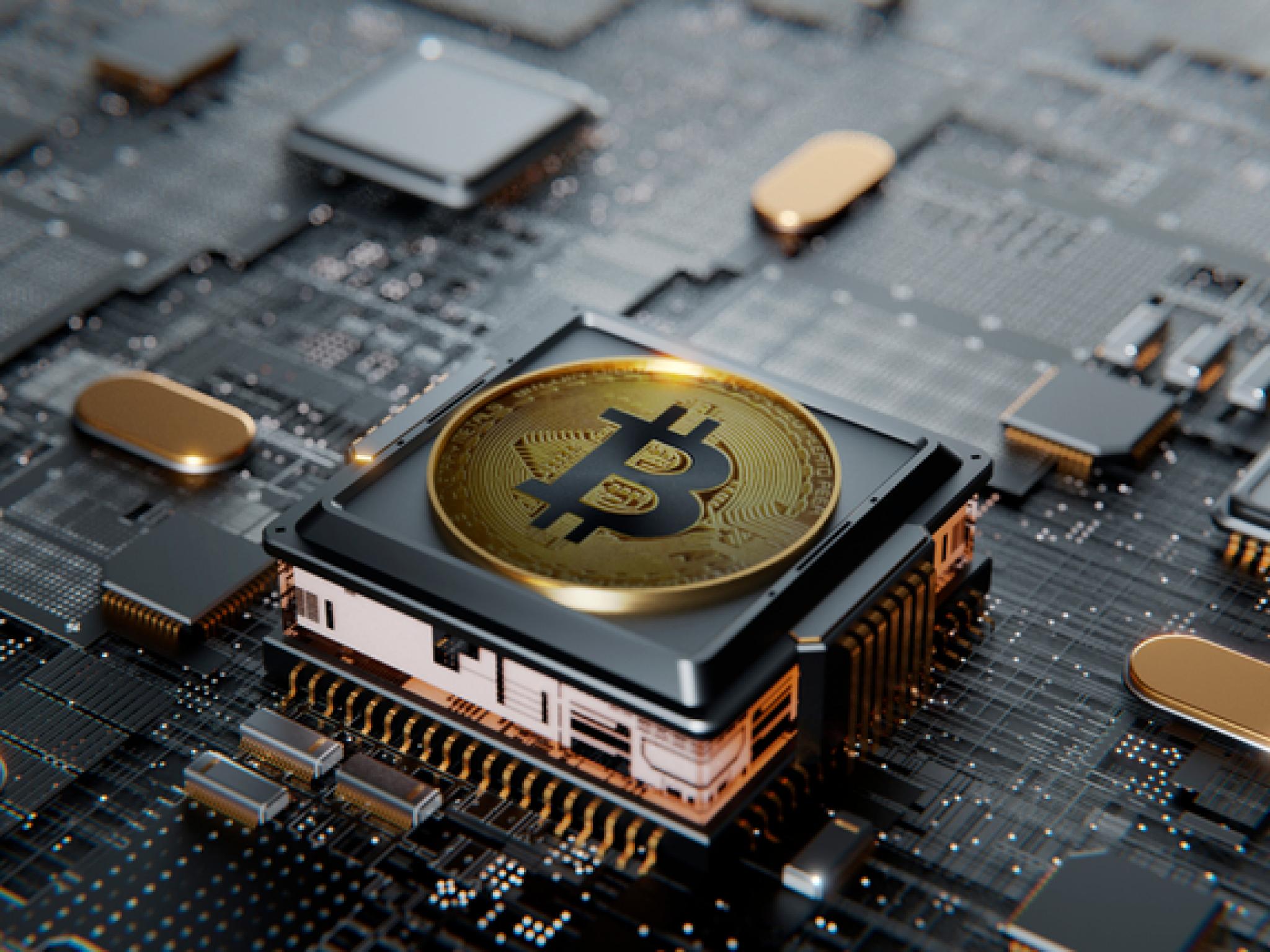 비트코인 채굴업체들, 마이크로스트래티지 전략 채택... BTC 수익률 전략 부상