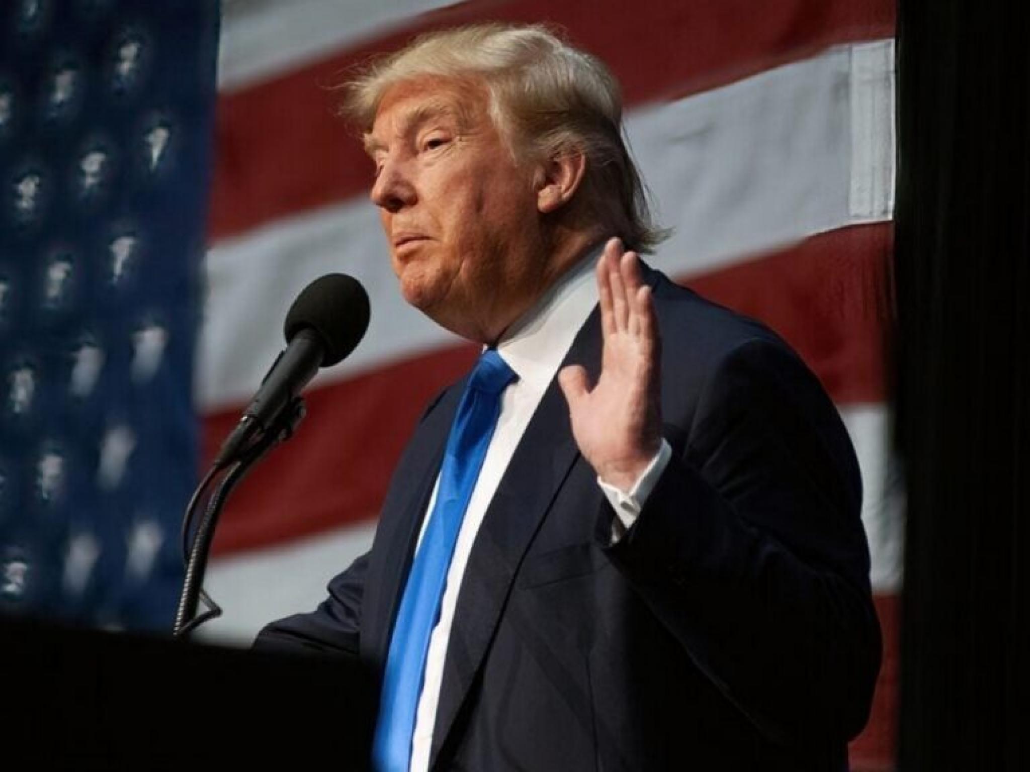 트럼프, 나스닥 이전 위협 뒤 뉴욕증시 개장 타종... DJT 주가 `들썩`