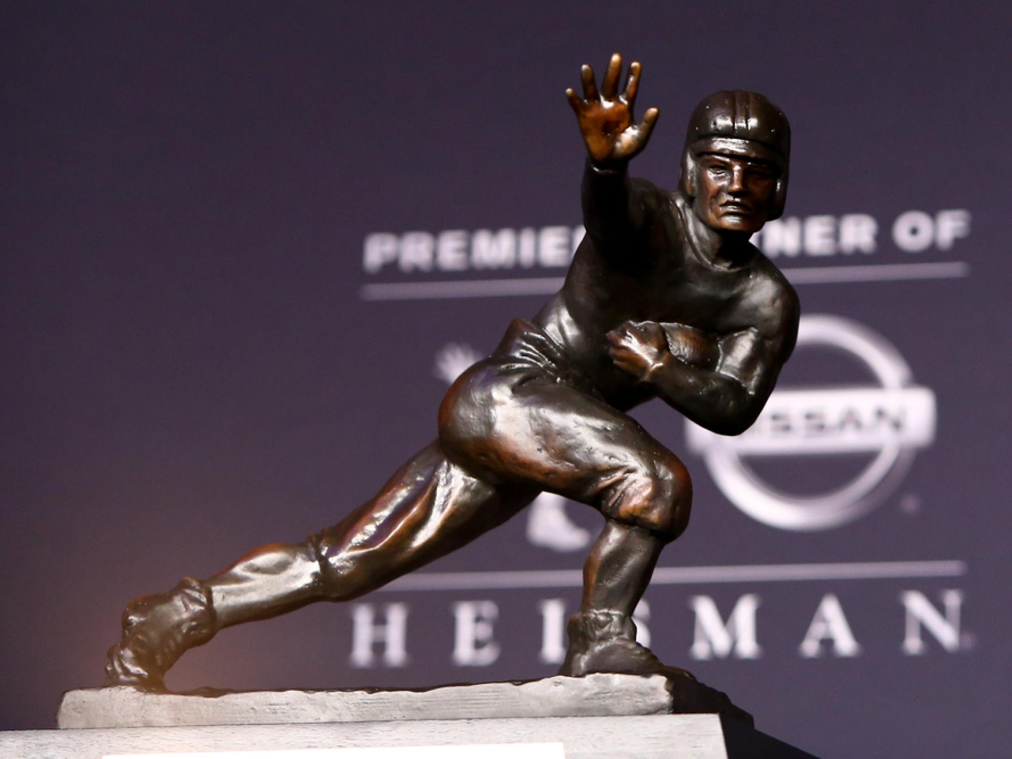 헤이즈먼 트로피 수상한 트래비스 헌터, 2025년 NFL 드래프트 1순위 될까... 배팅 배당과 역사가 말해주는 것