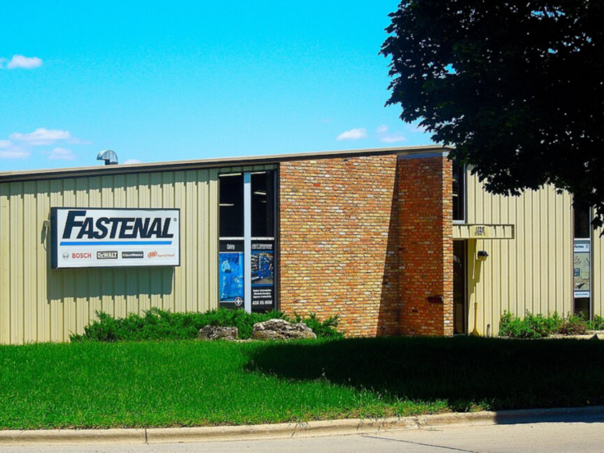  why-industrial-and-construction-supplies-distributor-fastenals-shares-are-down-today 