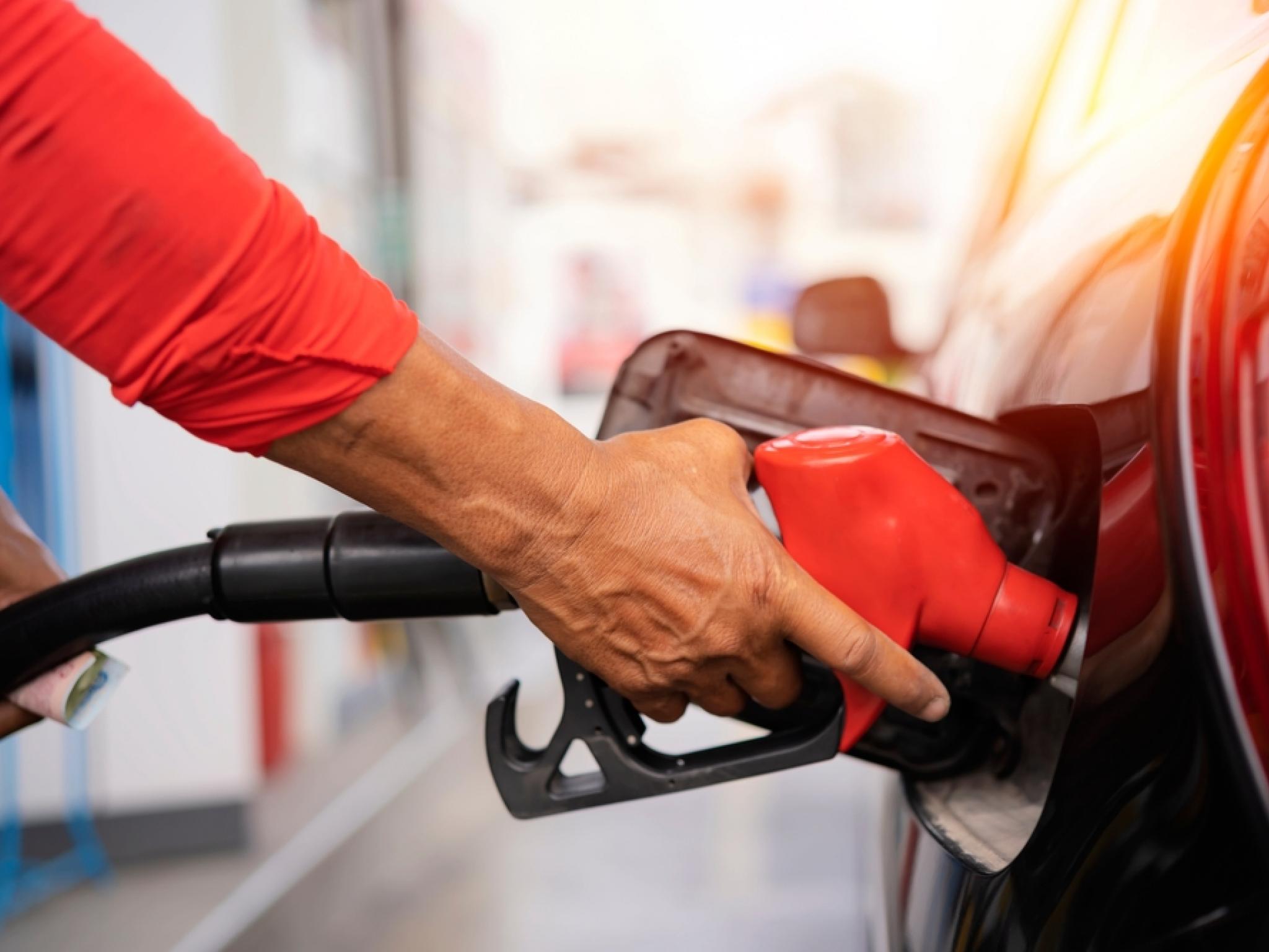  gasoline-pump-prices-near-1-year-high-is-this-an-inflationary-threat 
