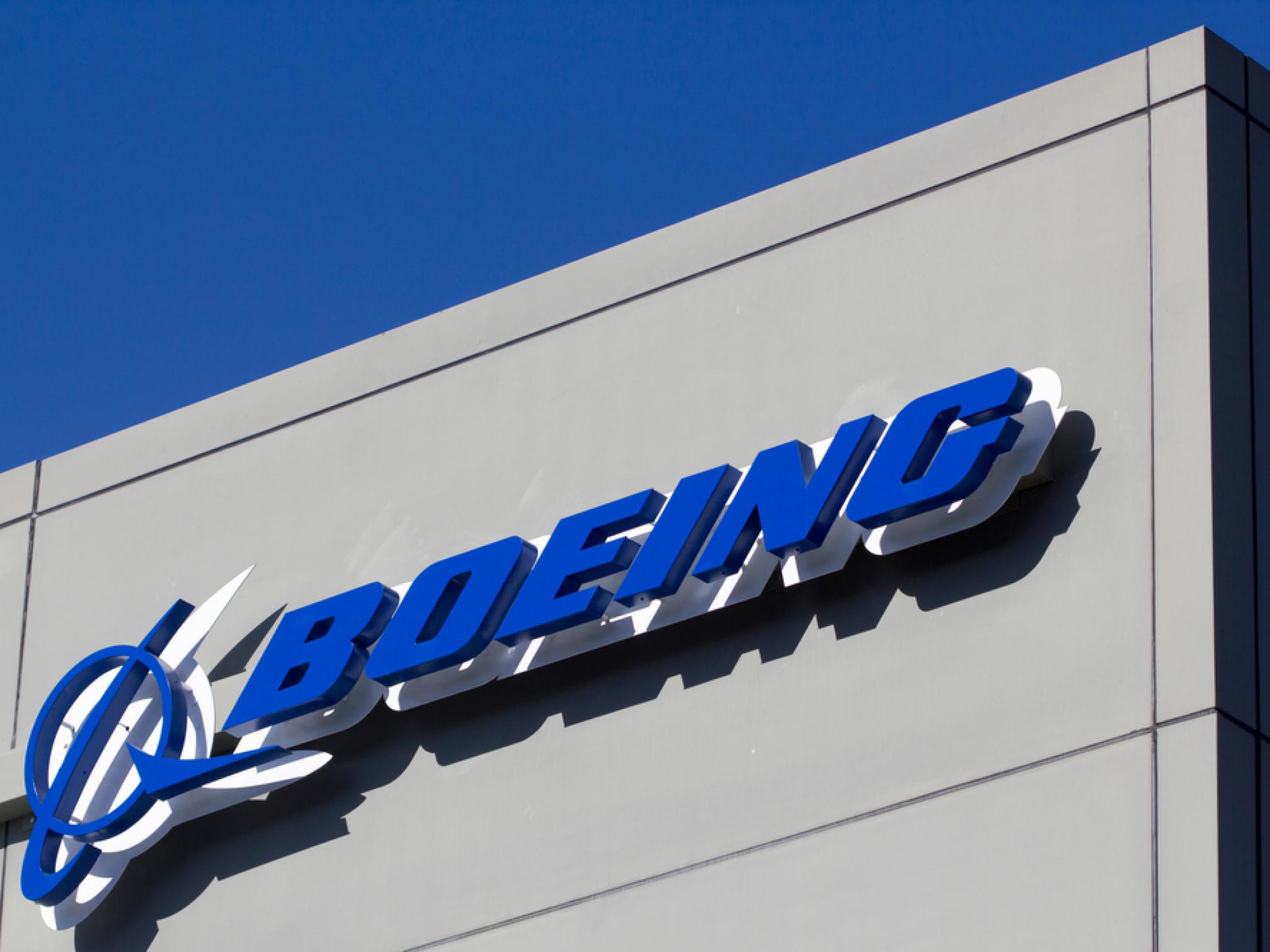short-sell-boeing-some-redditors-say-but-for-others-its-time-to-buy