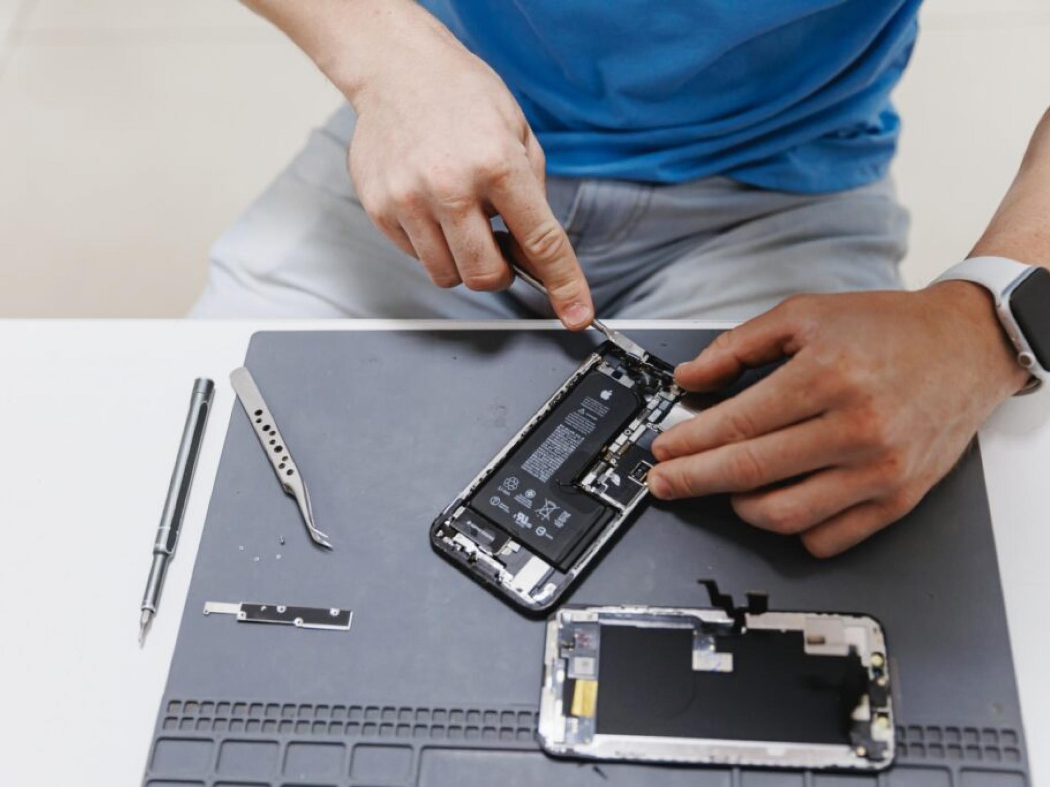  apple-device-repairs-might-soon-get-cheaper-and-easier-oregons-historic-right-to-repair-law-to-ban-parts-pairing 