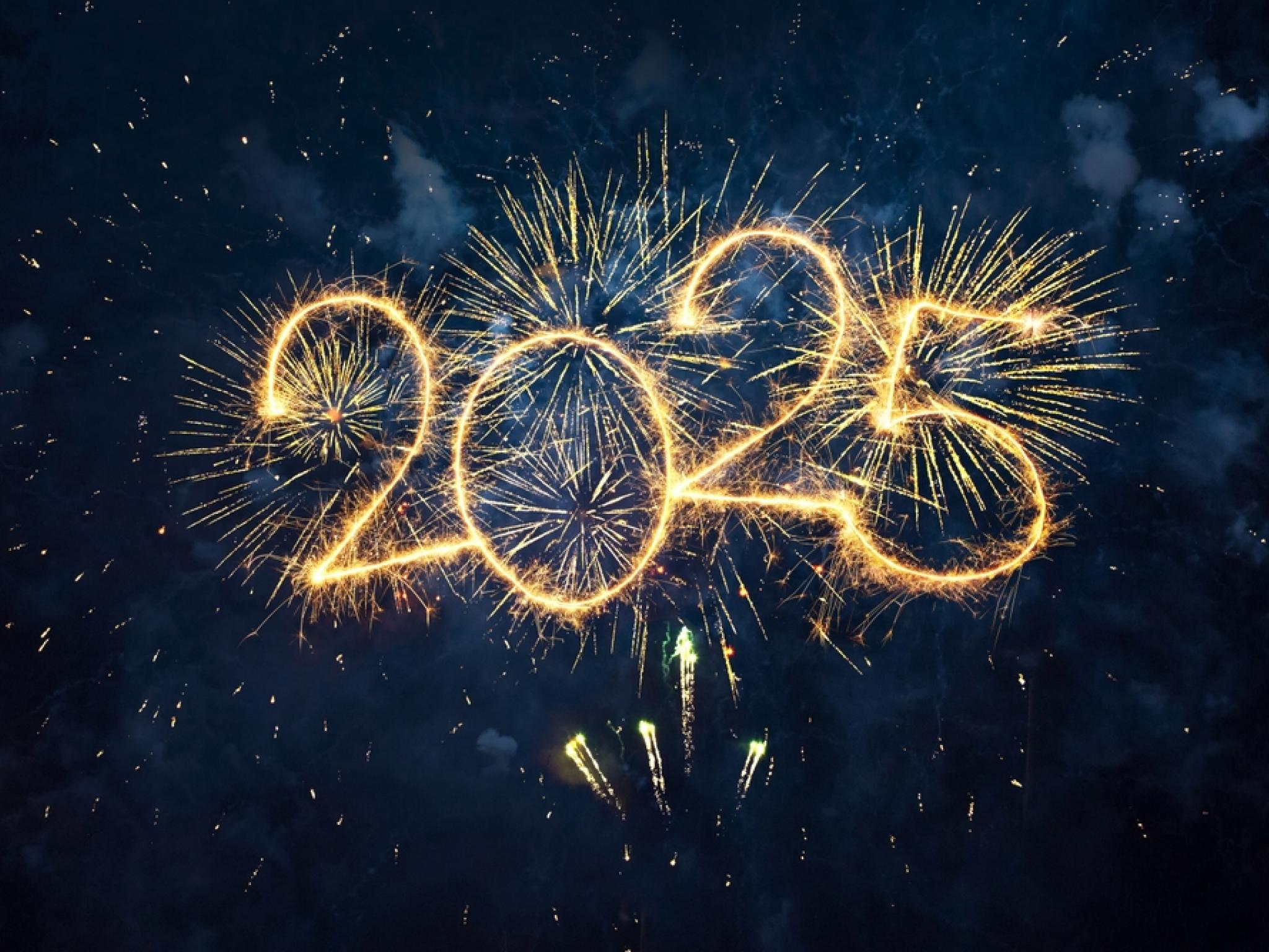 팀 쿡, 마크 저커버그, 일론 머스크 등 IT 거물들의 낙관적 신년 인사... `2025년이 기대된다`