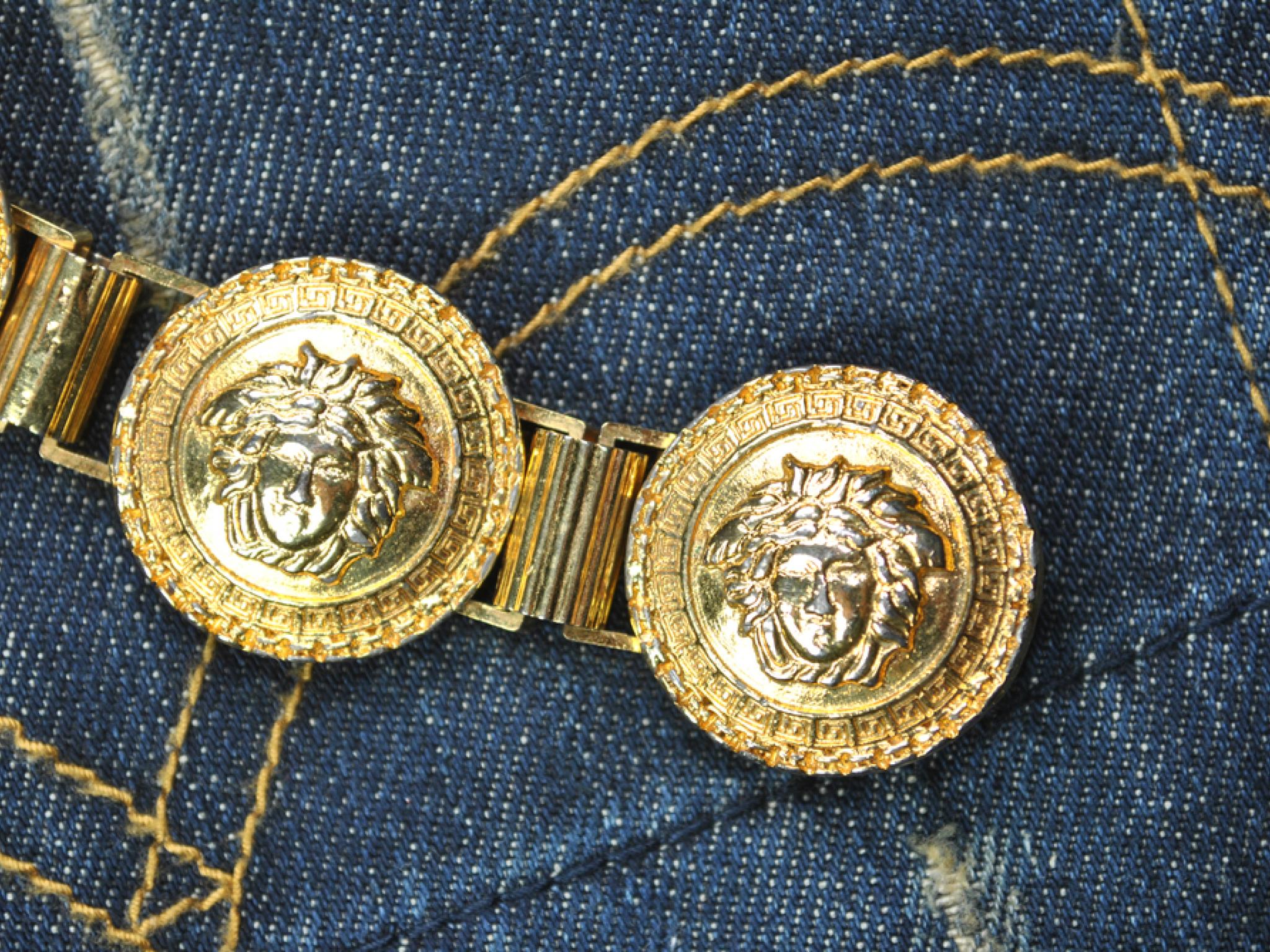 La valeur de Capri augmente alors que Prada envisage l’acquisition potentielle de Versace2 min de lecture
