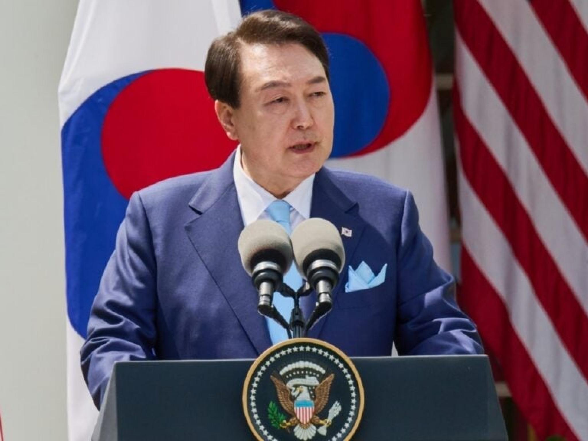 윤석열 대통령 전격 체포... 코스피 정치 불확실성 속 상승, 원화 안정세