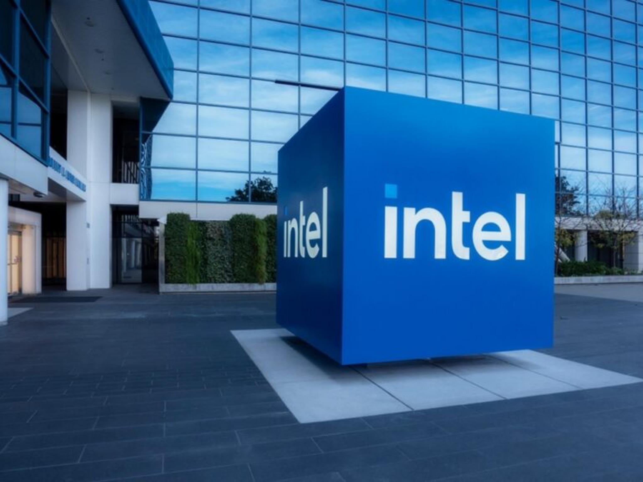 인텔, 4분기 실적 발표 앞두고 약세...CEO 선임과 AI 전략에 주목