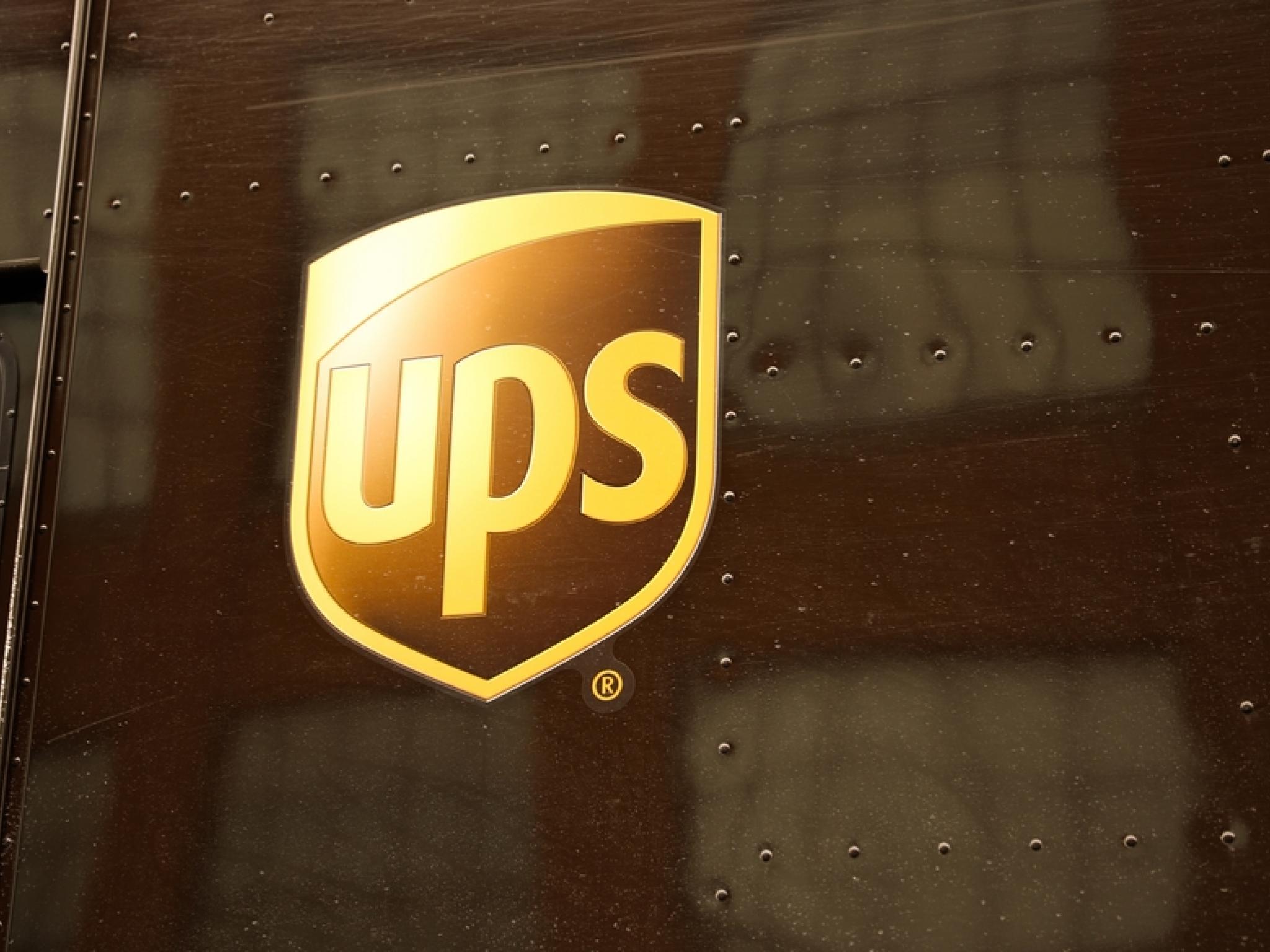 UPS, 4분기 실적 발표 후 증권가 전망치 하향… 주가 14% 급락