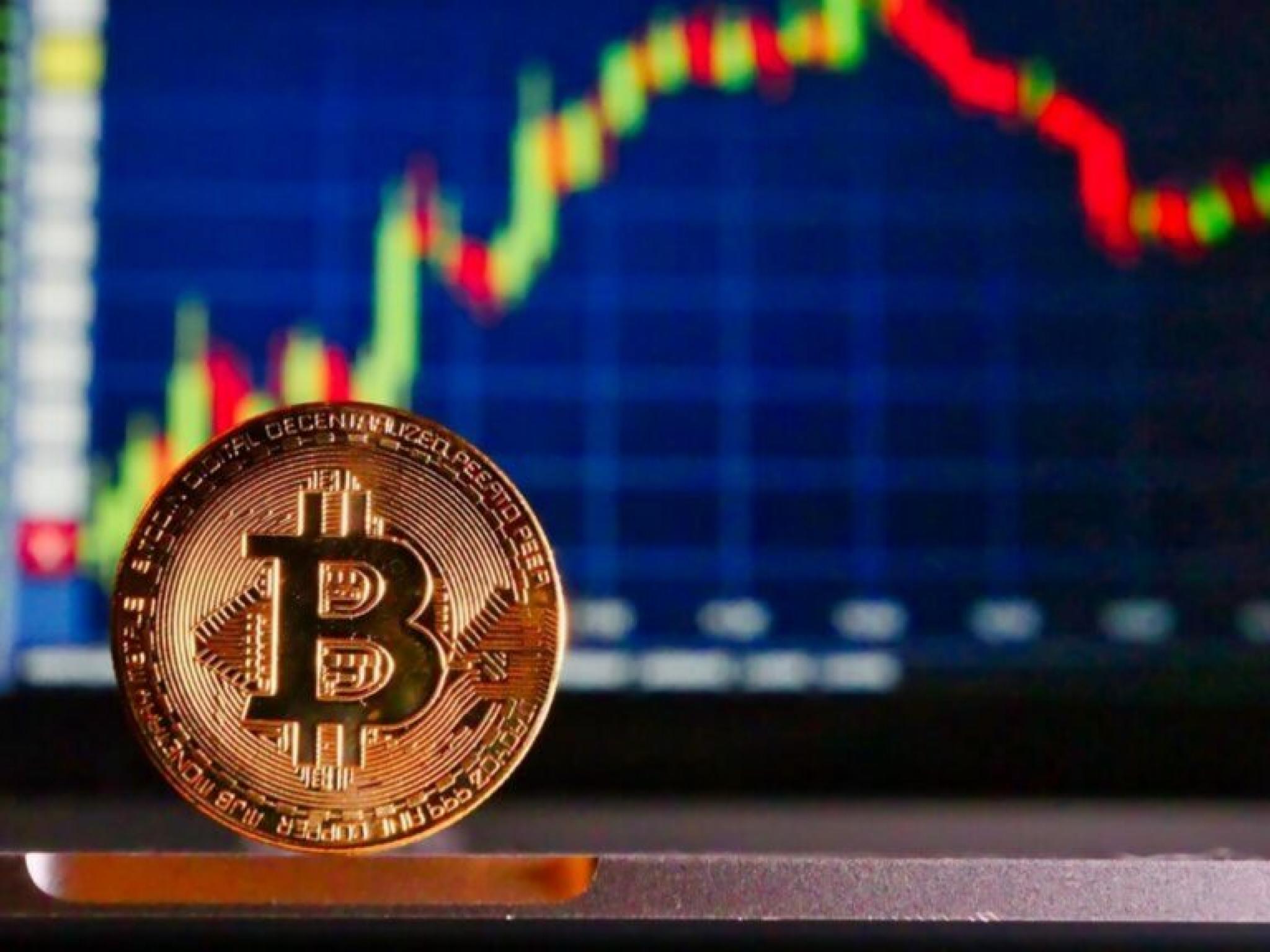비트코인, 9만9000달러선에서 주춤... 중국의 보복성 관세에 이더리움, XRP도 약세