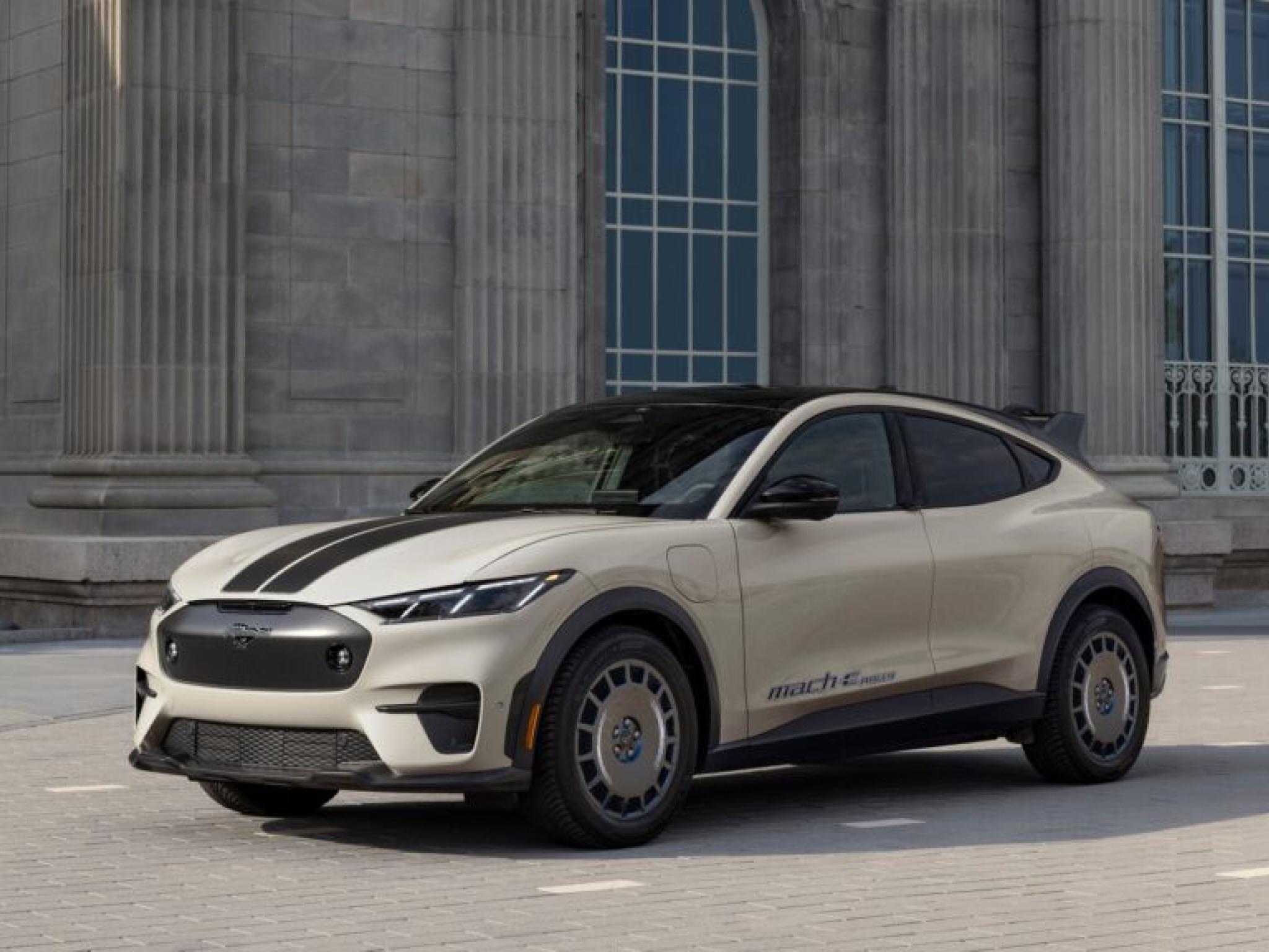 포드 1월 EV 판매 21% 급증...머스탱 마하E 견인, F-150 라이트닝은 부진
