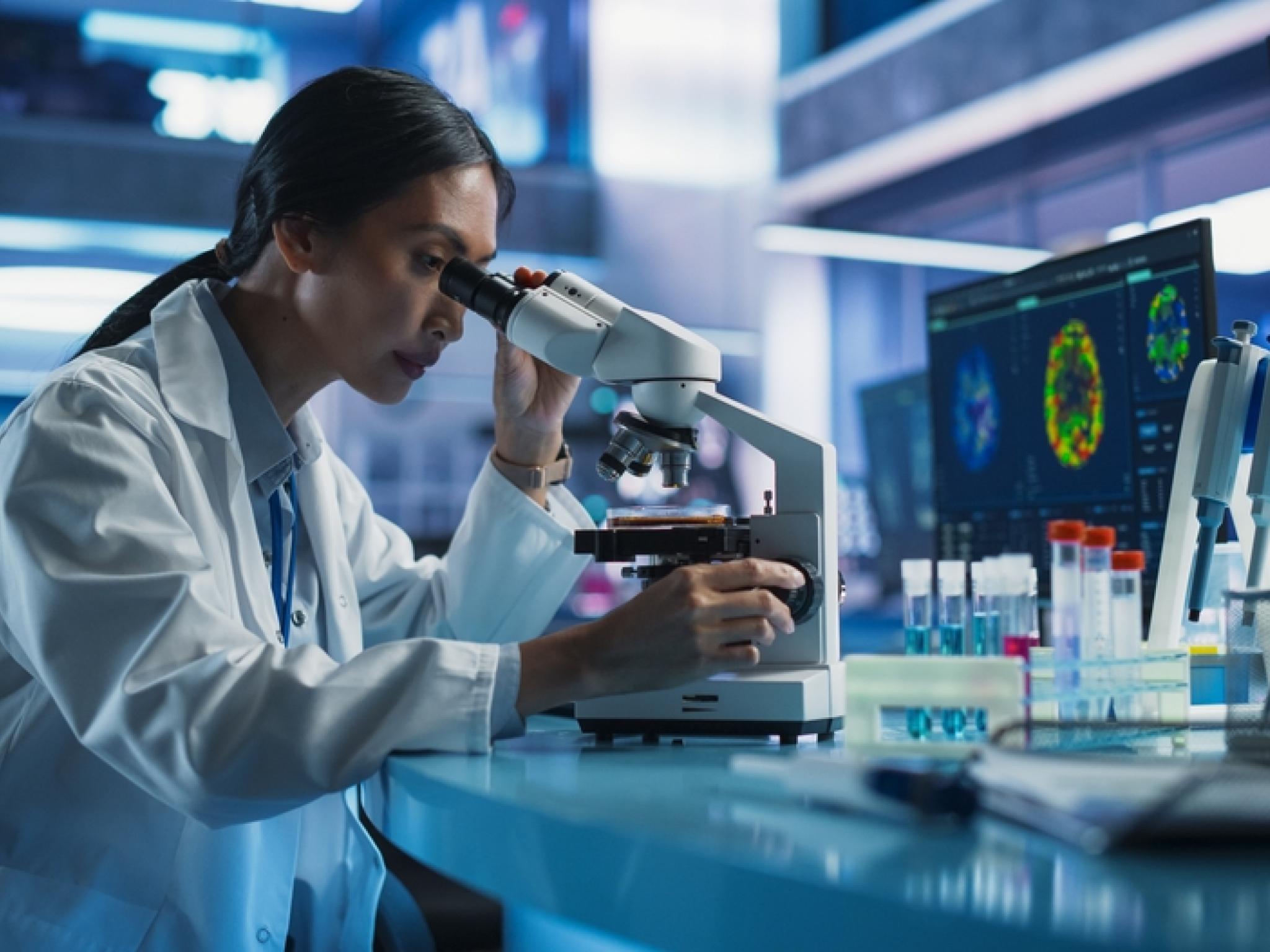 FDA, 리제네론 아일리아HD 적응증 확대 심사 착수...8월 승인 여부 주목