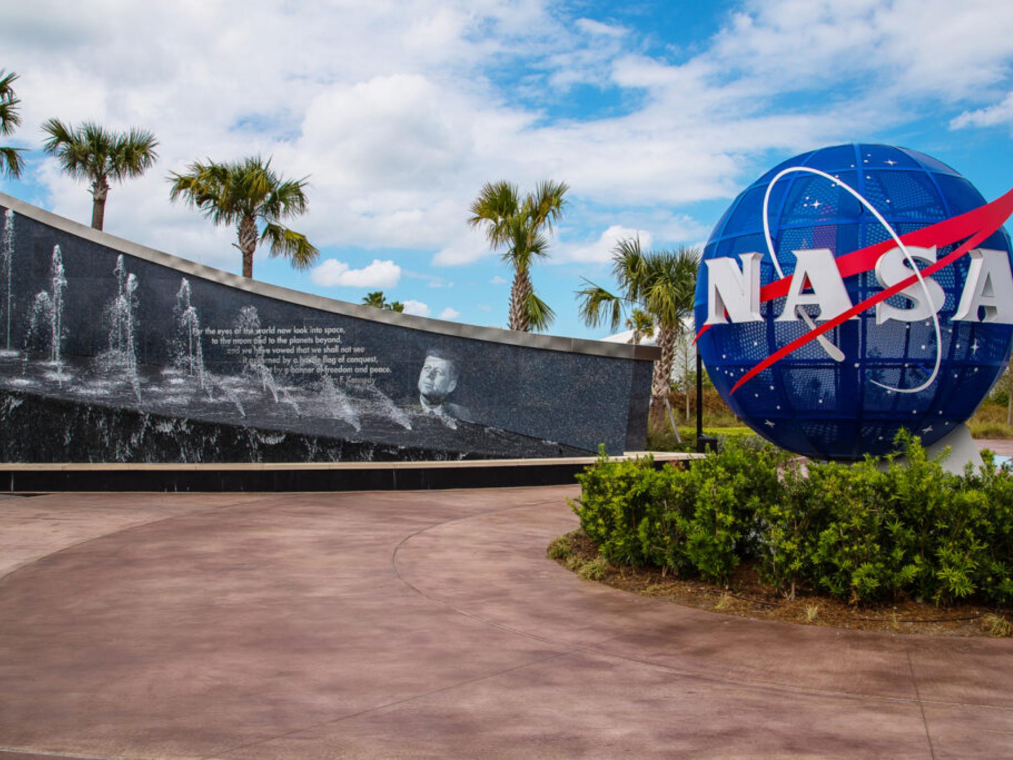 NASA, 60억달러 예산 삭감 직면...머스크의 화성 프로젝트로 무게중심 이동