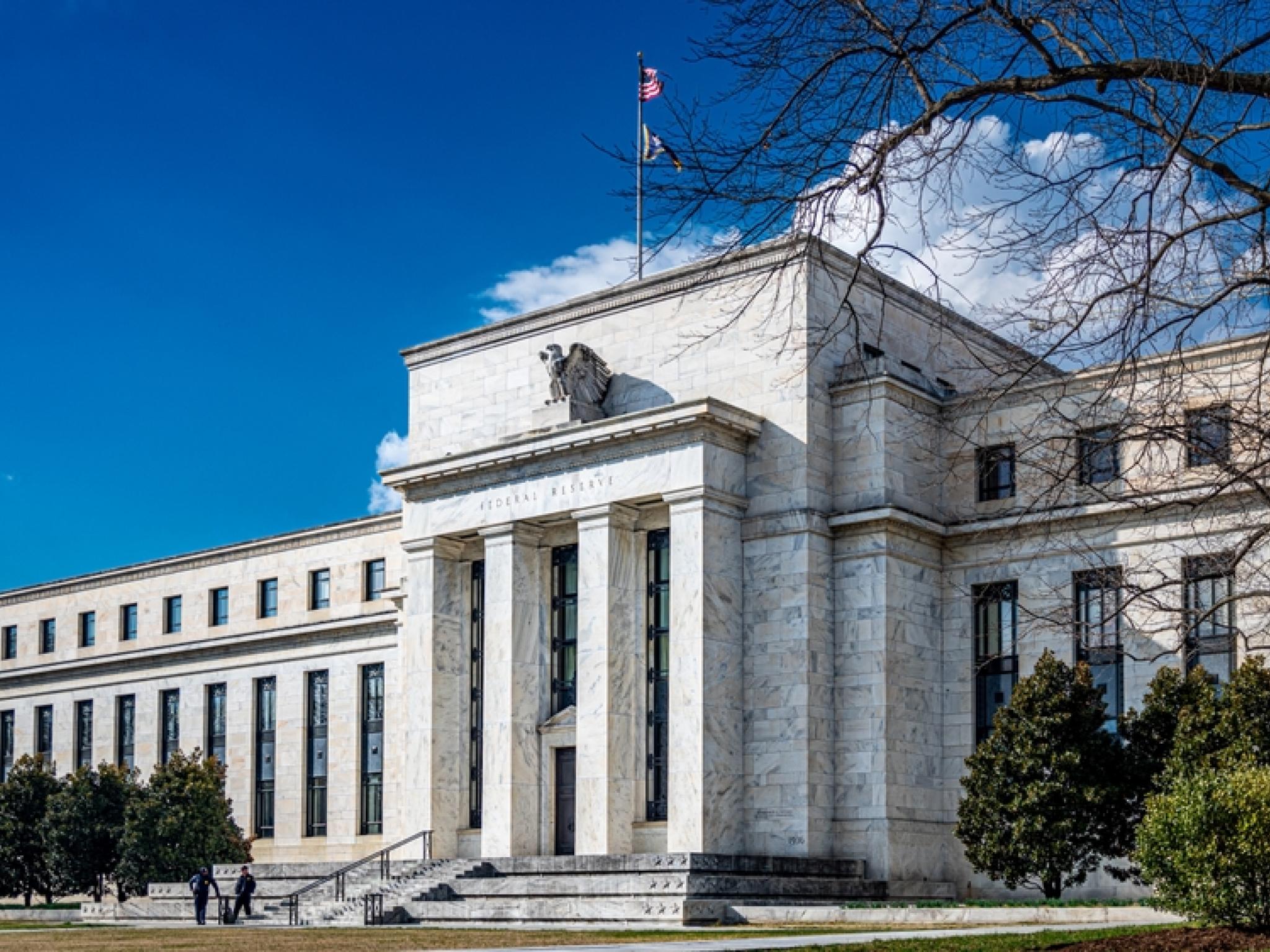 Fed, 기준금리 동결하며 `경제 전망 불확실성 증가` 경고