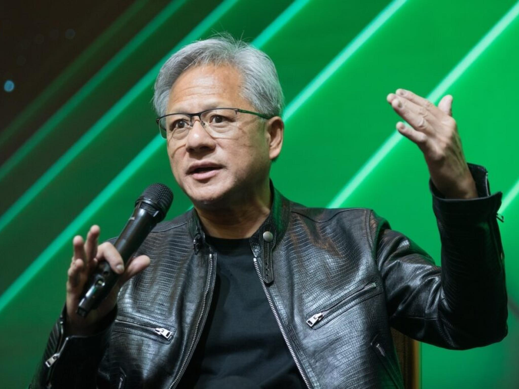 엔비디아 젠슨 황 회장 자산, `리버레이션데이` 저점 대비 37% 급증...사우디 AI칩 계약으로 시가총액 3조달러 재진입