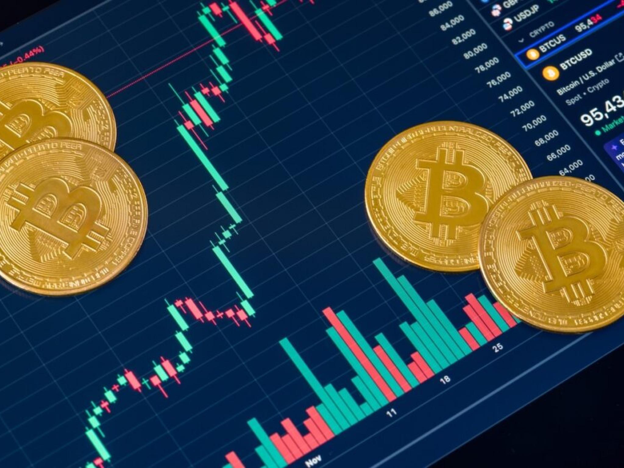 트럼프 미디어 BTC 투자 계획과 소비심리 개선에 비트코인·이더리움·도지코인 상승...전문가 `이 암호화폐가 현재 최선의 투자처`