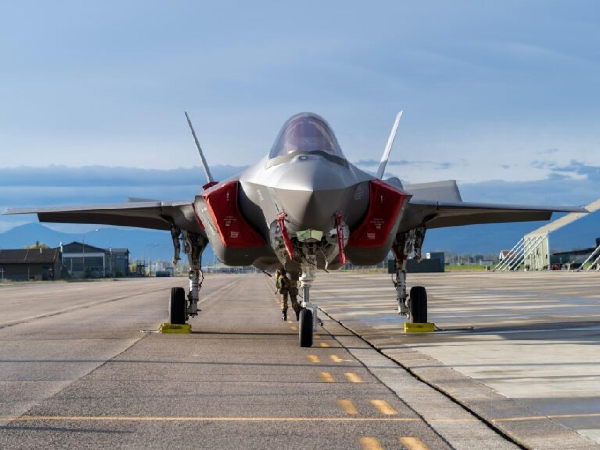 美 국방부, F-35 발주 절반으로 축소...록히드마틴 타격