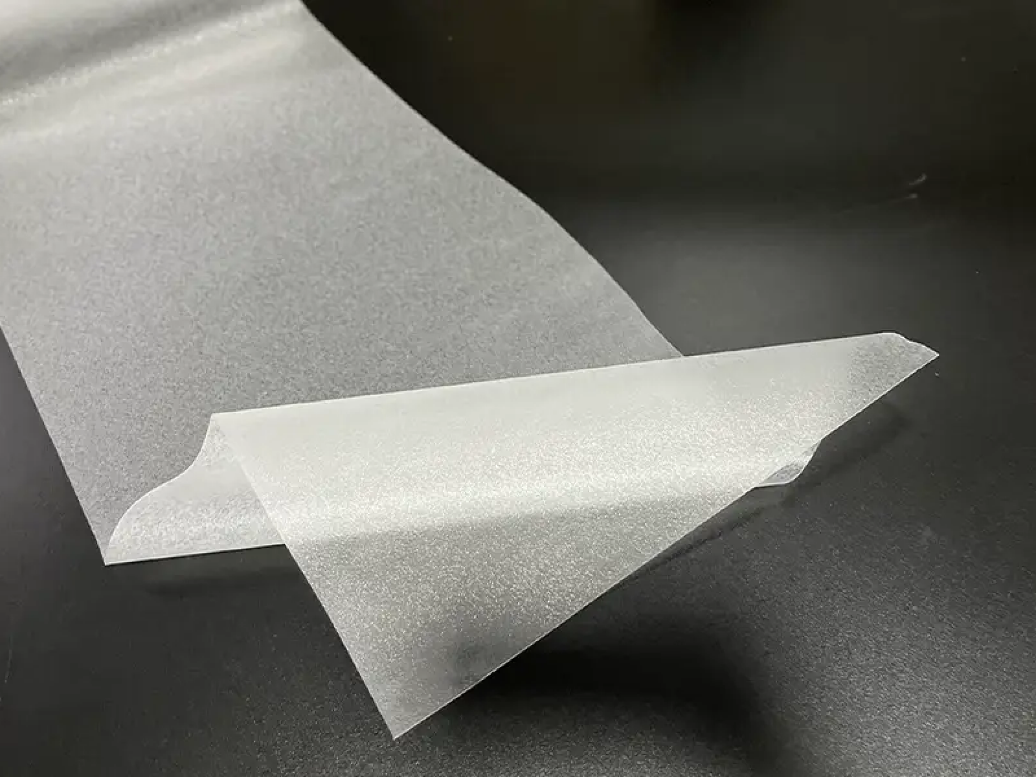 中 태양광 필름업체 신즈, 상장폐지 리스크에도 나스닥 IPO 규모 확대