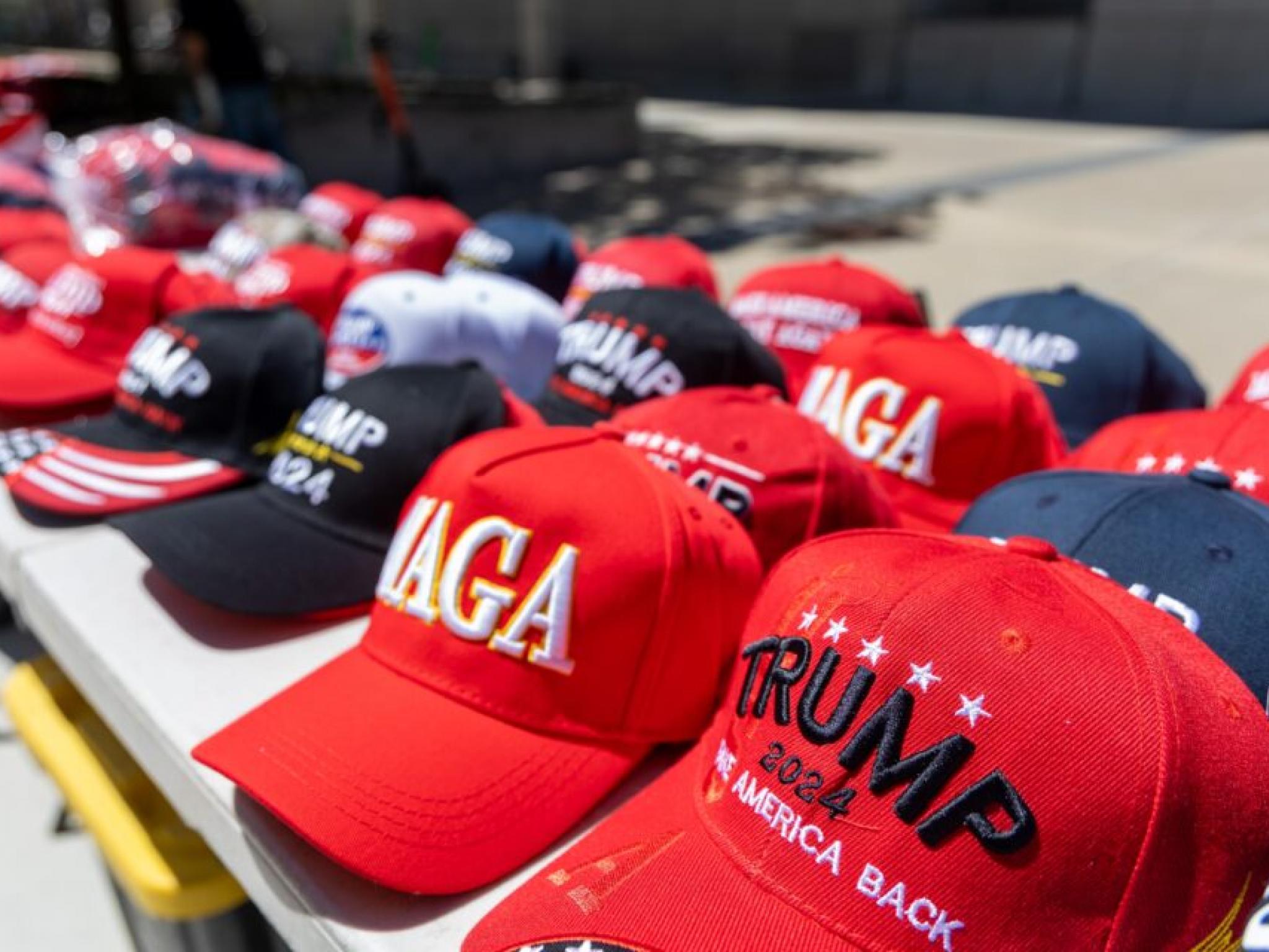L’organisation Trump poursuit en justice les vendeurs d’Amazon, Walmart et eBay pour la commercialisation de “pales imitations” de la marchandise Trump3 min de lecture