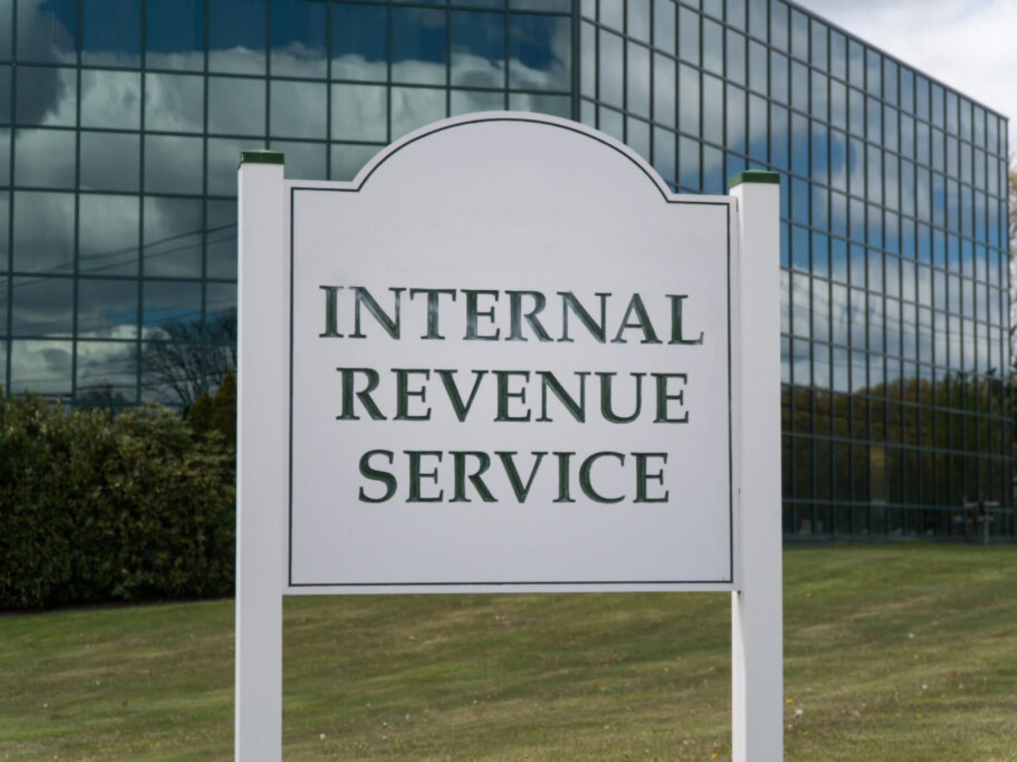 트럼프, IRS 국세청장 2개월만에 전격 교체...베센트 재무장관 대행체제로